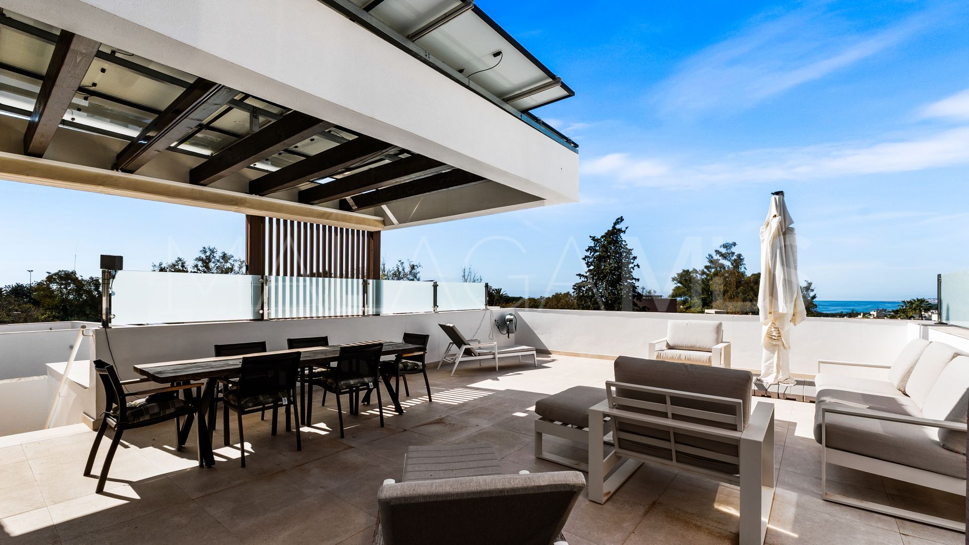 Buy villa with 4 bedrooms in Golden Mile