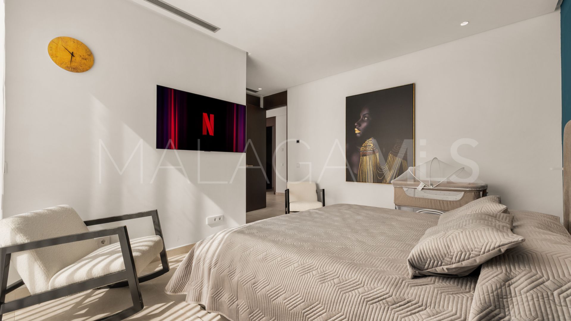 Buy villa with 4 bedrooms in Golden Mile