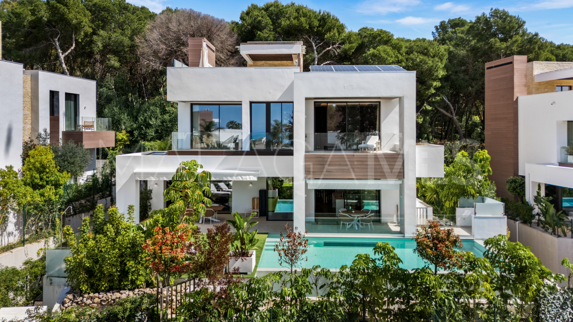 Buy villa with 4 bedrooms in Golden Mile