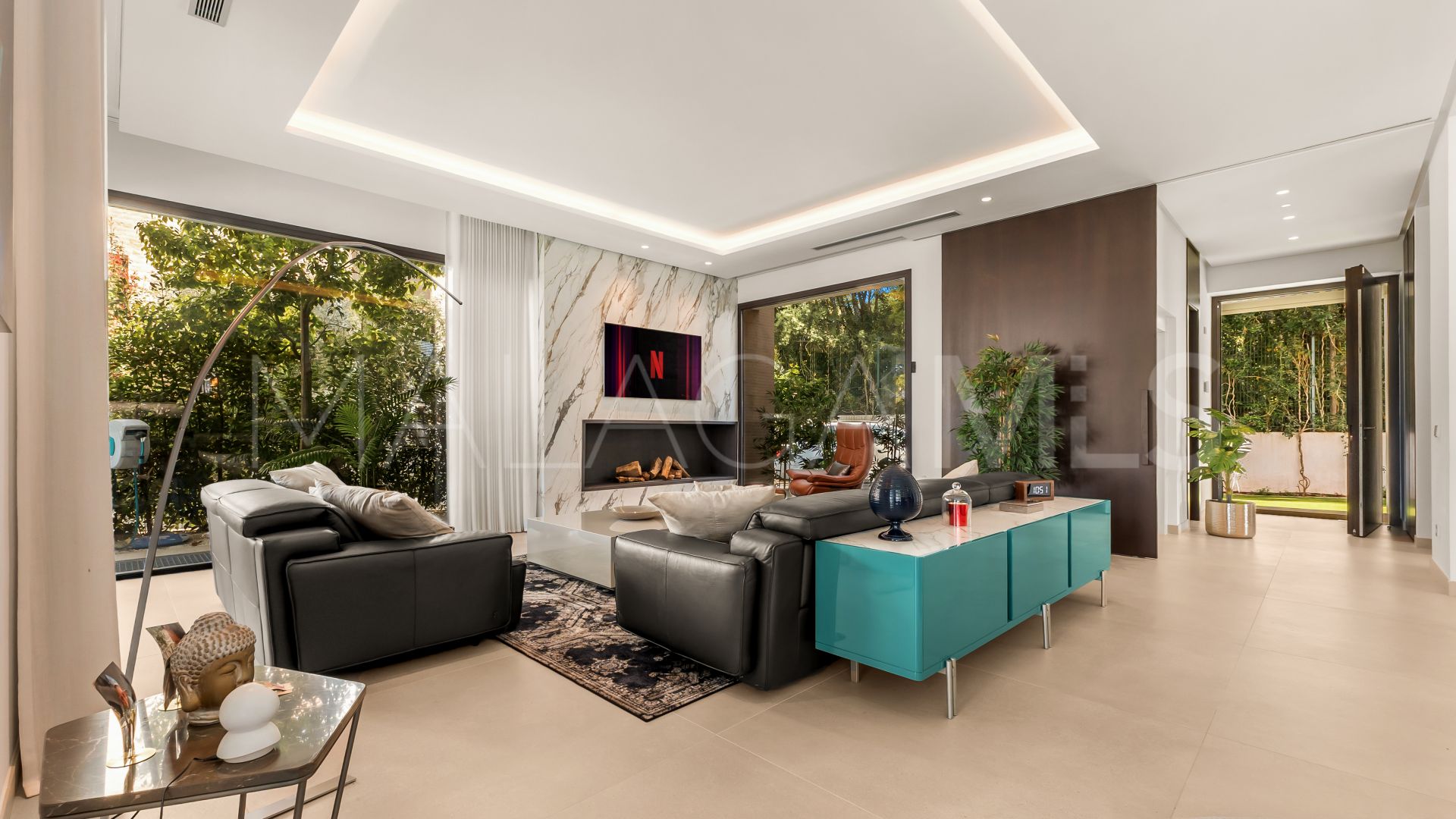 Buy villa with 4 bedrooms in Golden Mile