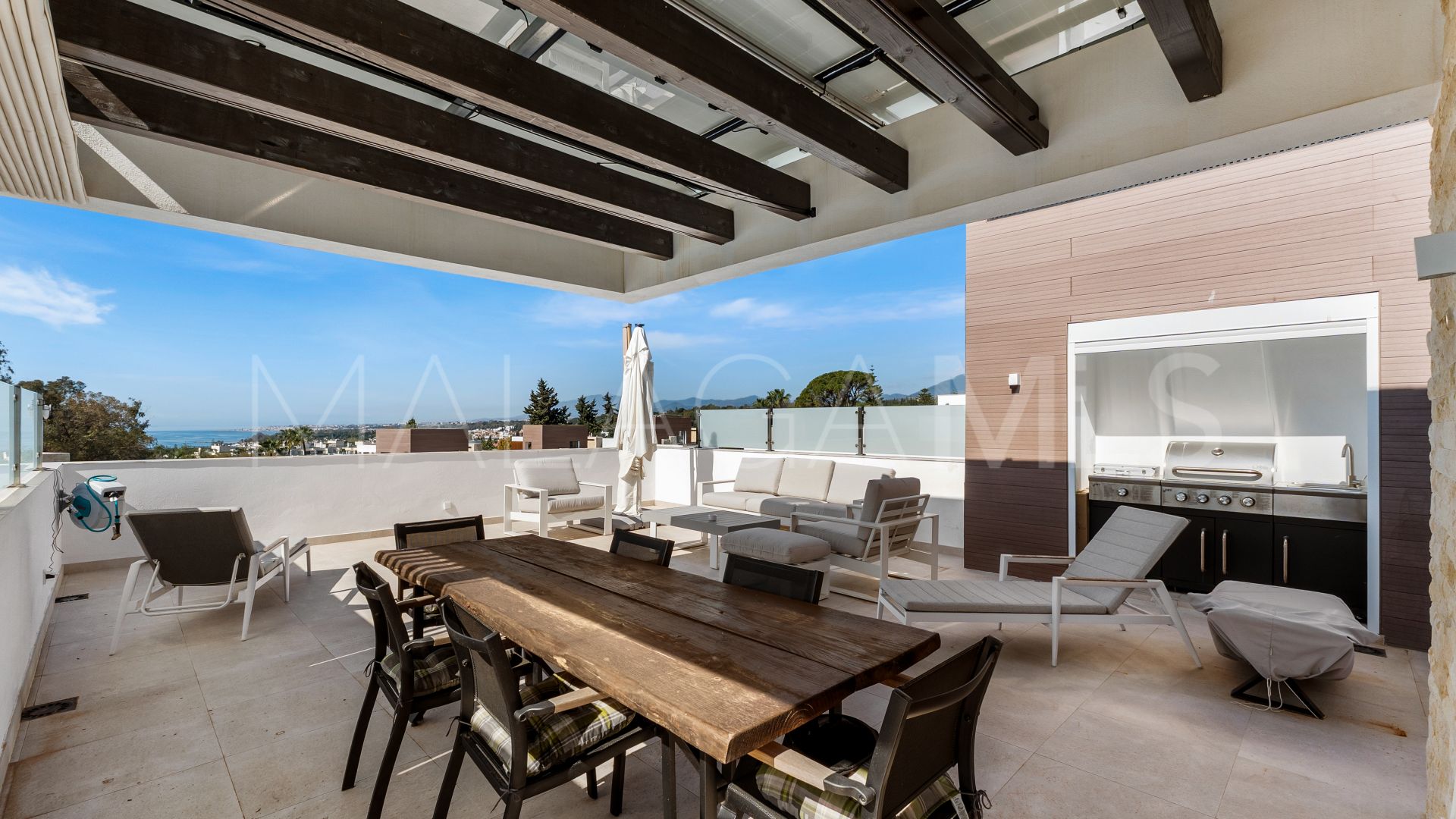 Buy villa with 4 bedrooms in Golden Mile