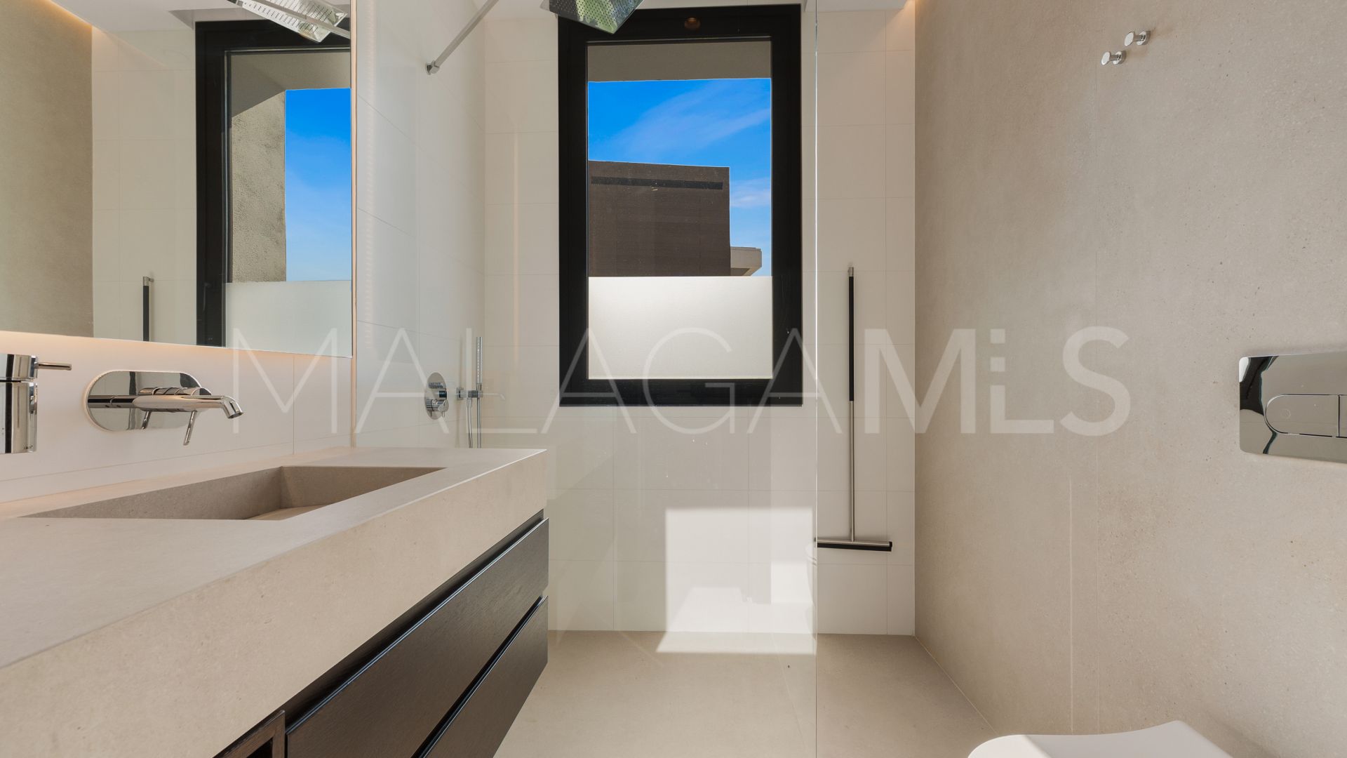 Buy villa with 4 bedrooms in Golden Mile