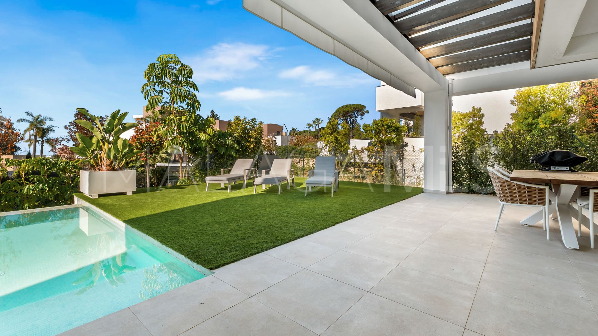 Buy villa with 4 bedrooms in Golden Mile