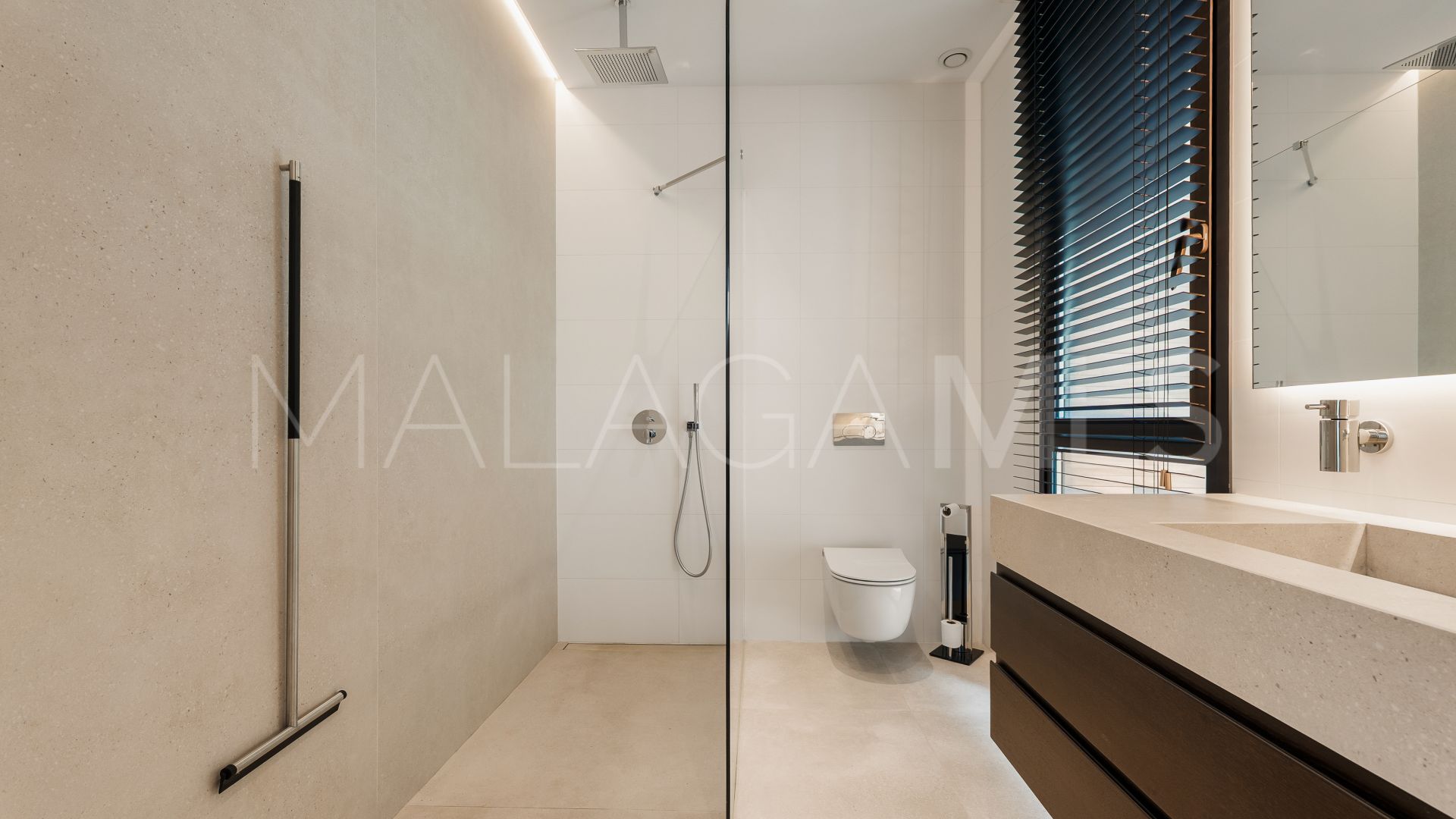 Buy villa with 4 bedrooms in Golden Mile