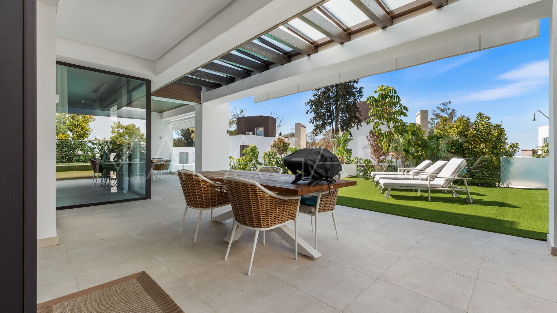 Buy villa with 4 bedrooms in Golden Mile