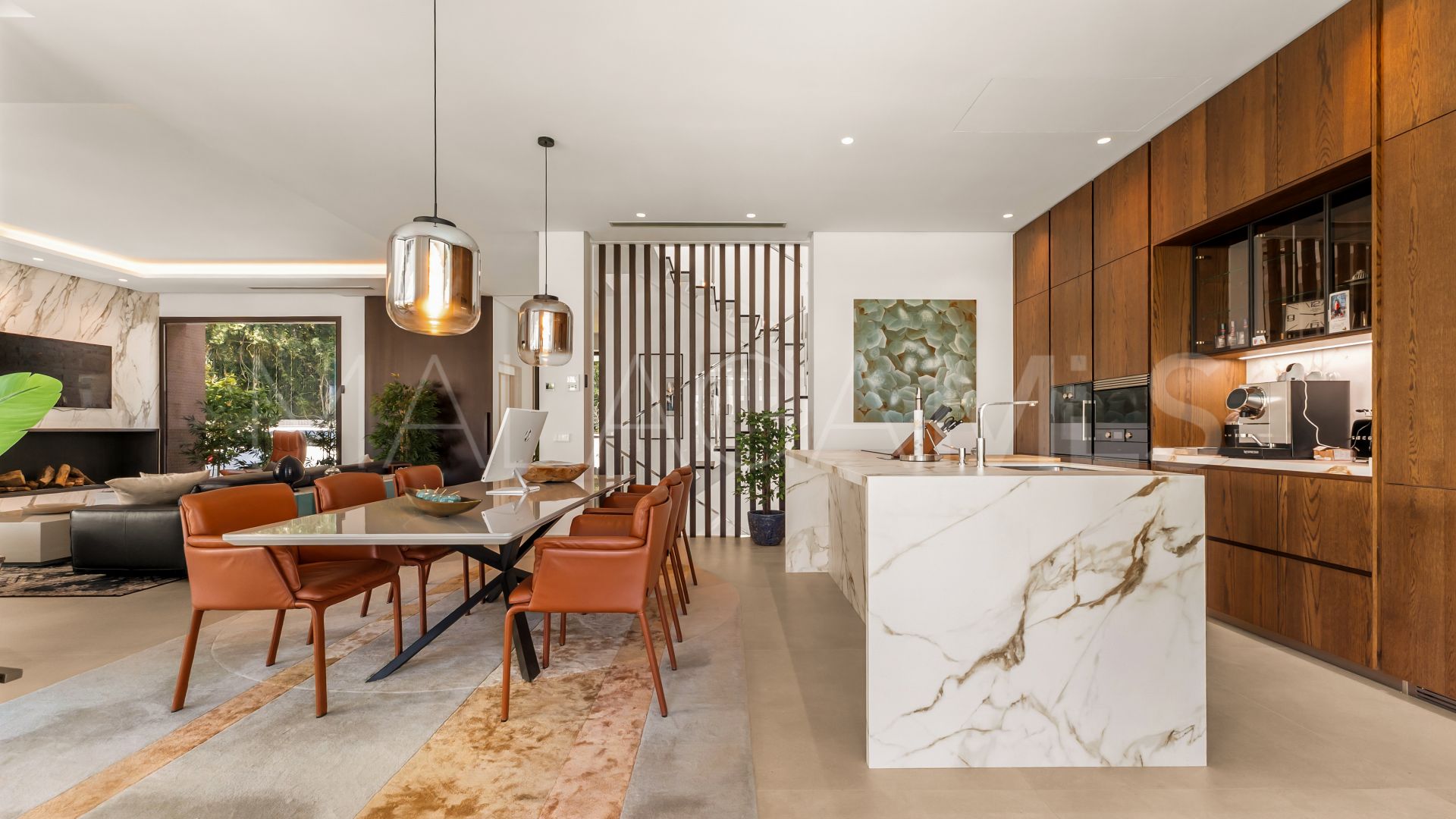 Buy villa with 4 bedrooms in Golden Mile