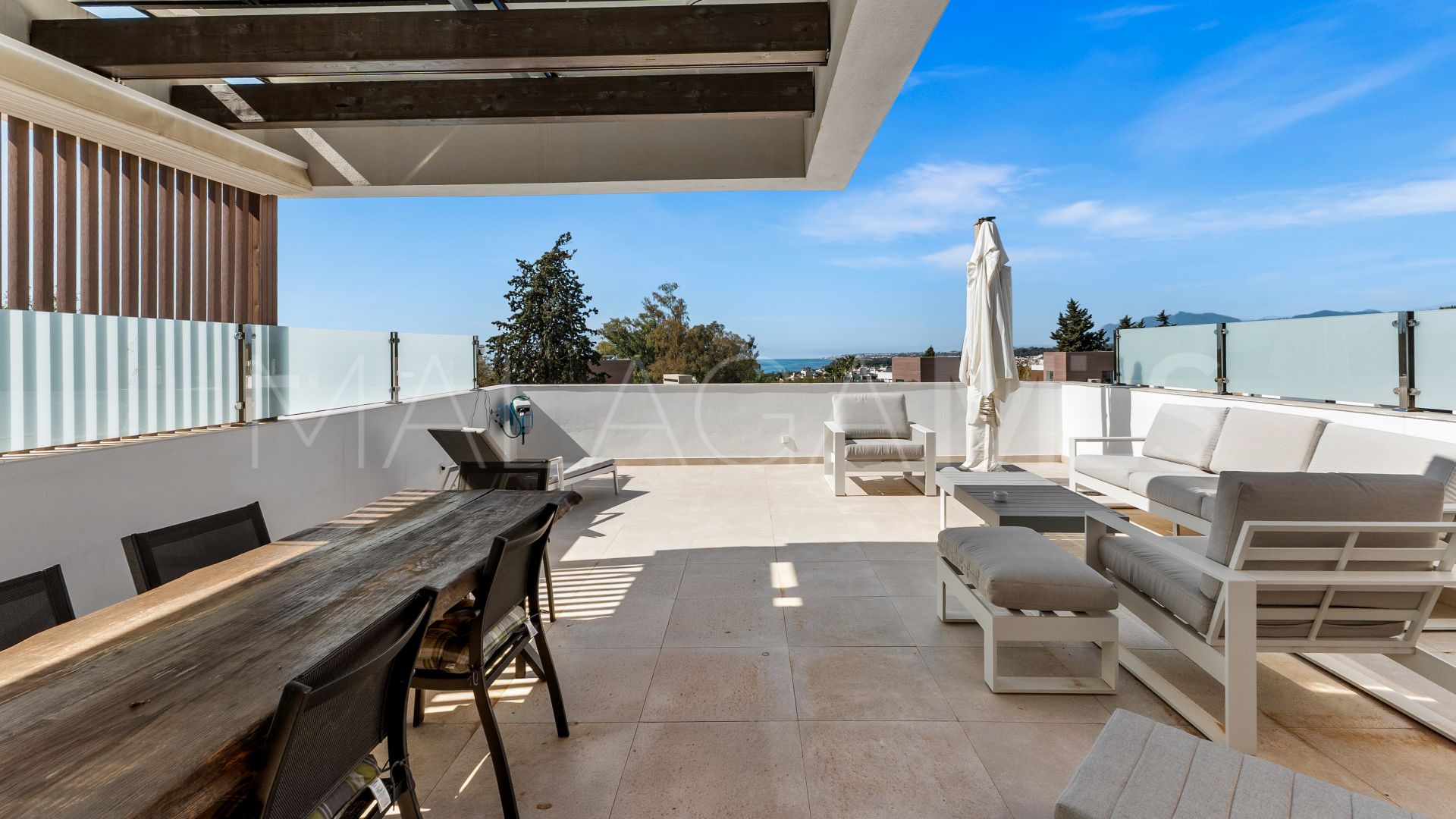 Buy villa with 4 bedrooms in Golden Mile