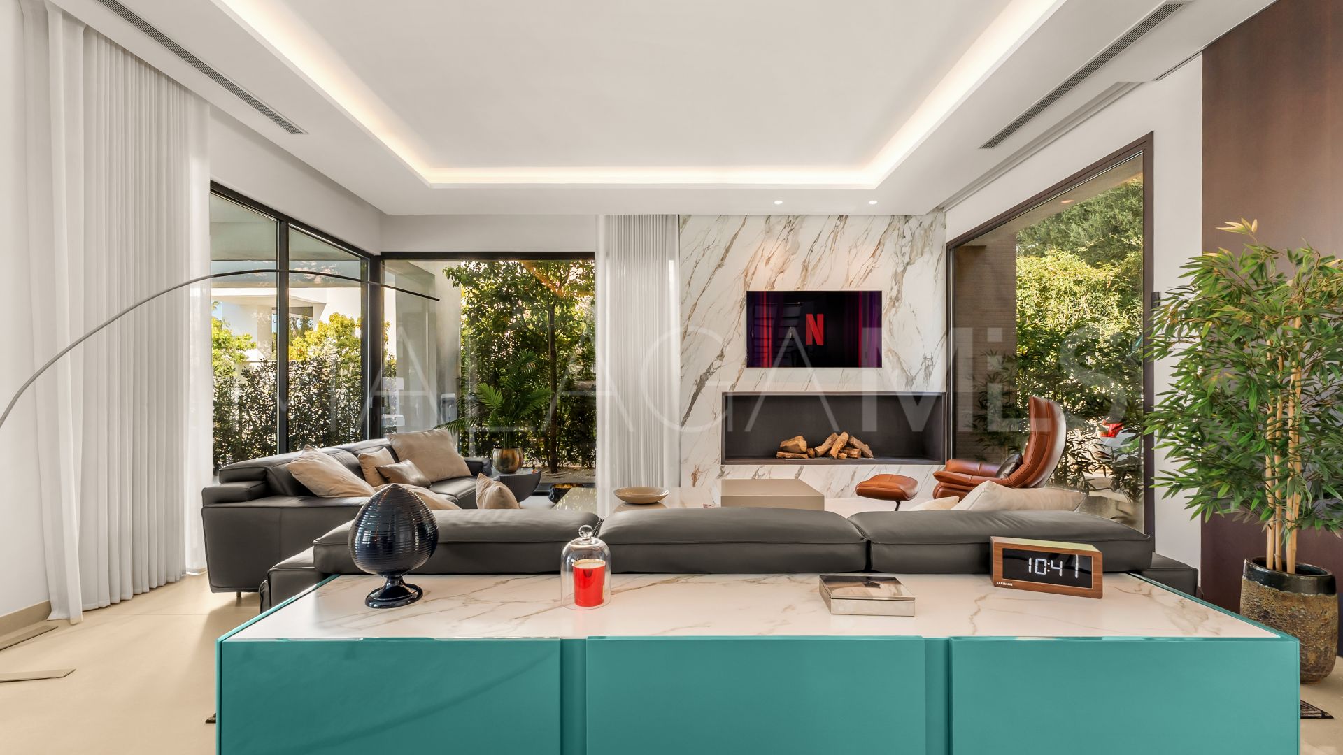 Buy villa with 4 bedrooms in Golden Mile