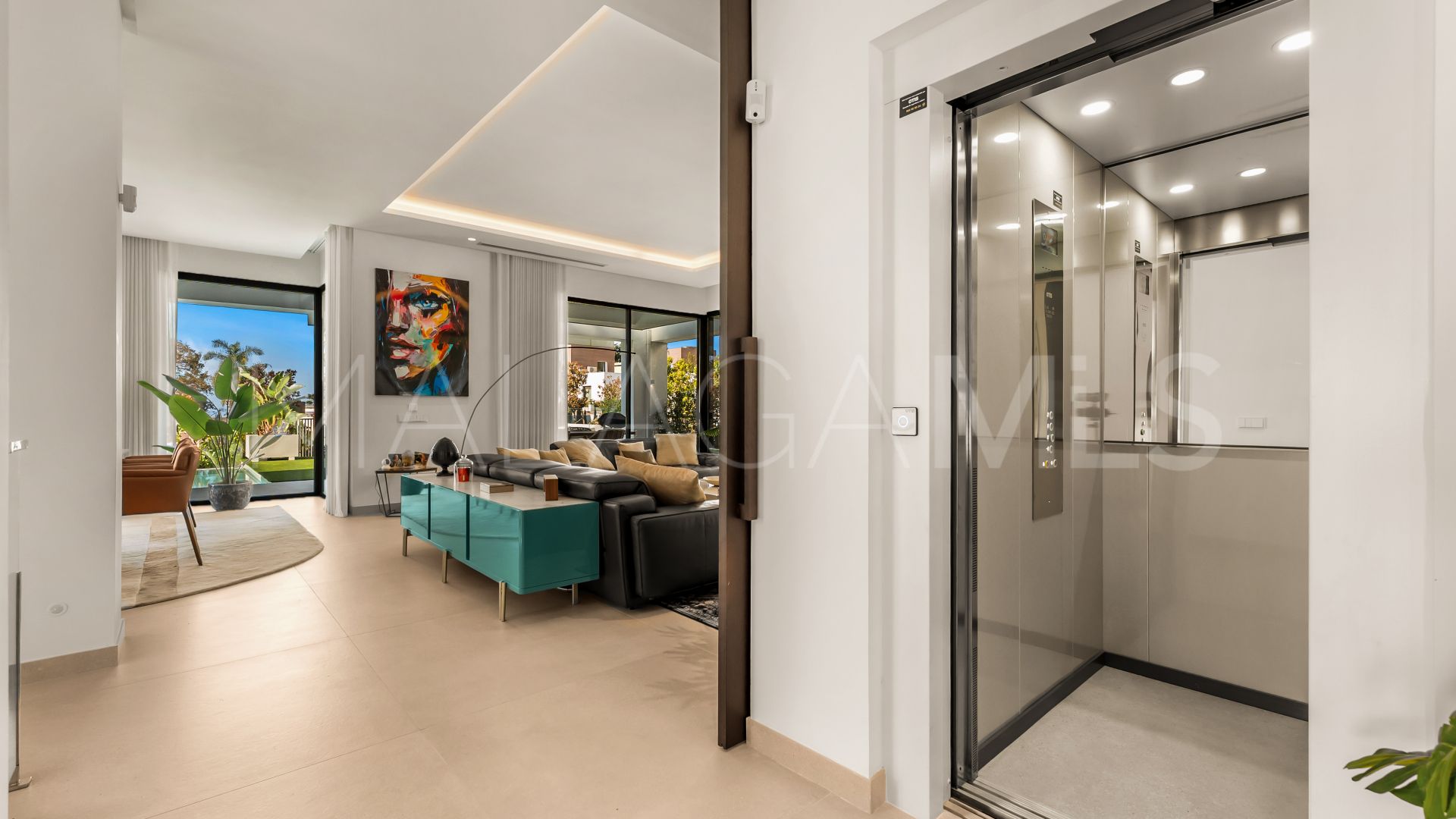 Buy villa with 4 bedrooms in Golden Mile