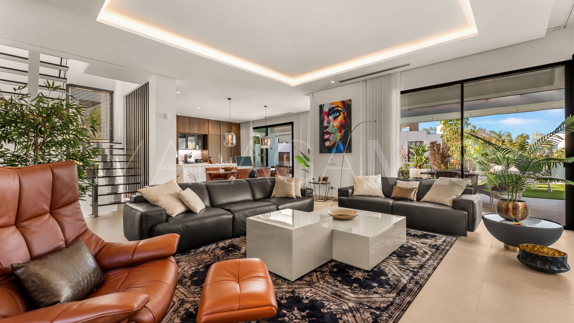 Buy villa with 4 bedrooms in Golden Mile