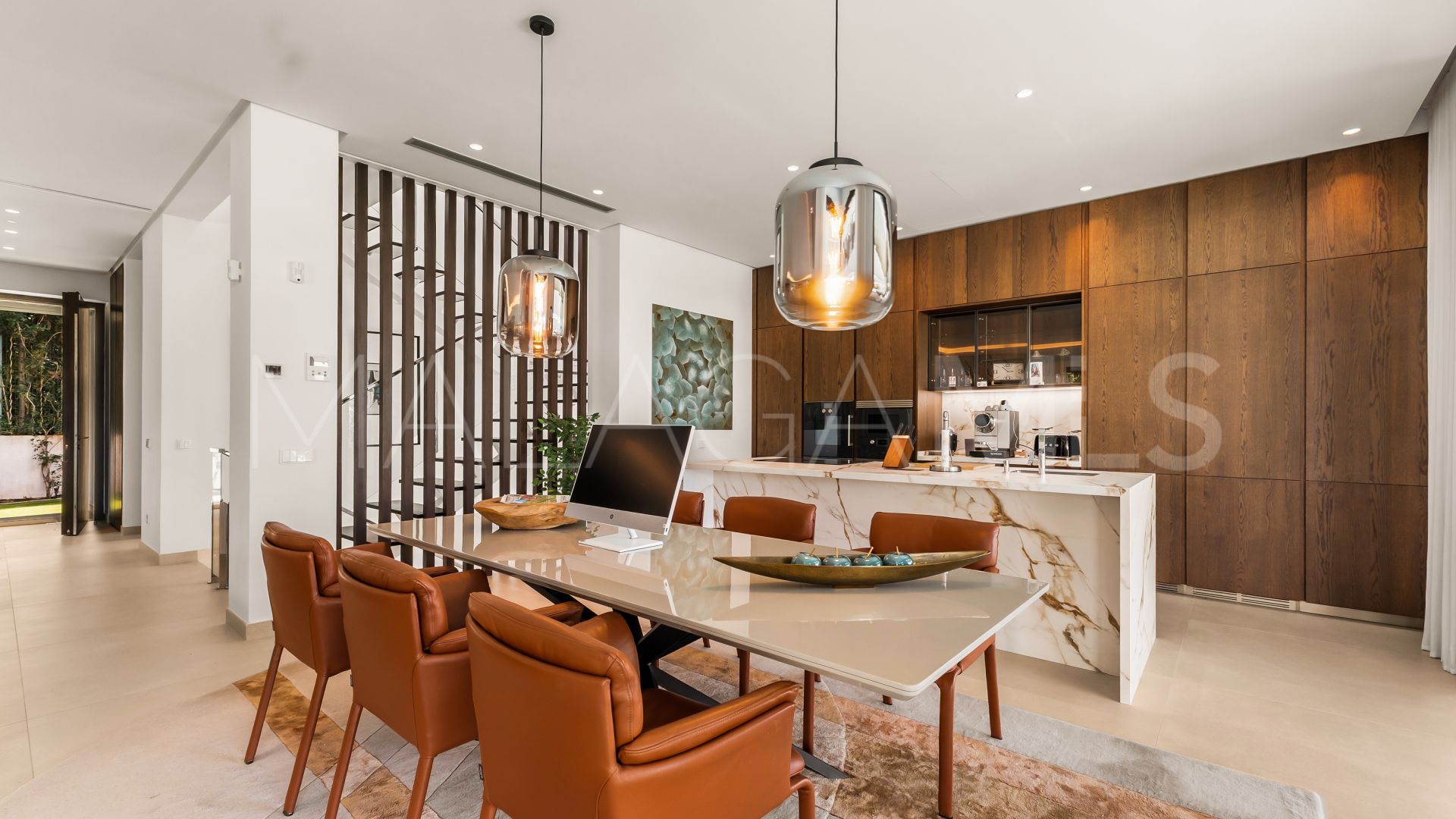 Buy villa with 4 bedrooms in Golden Mile