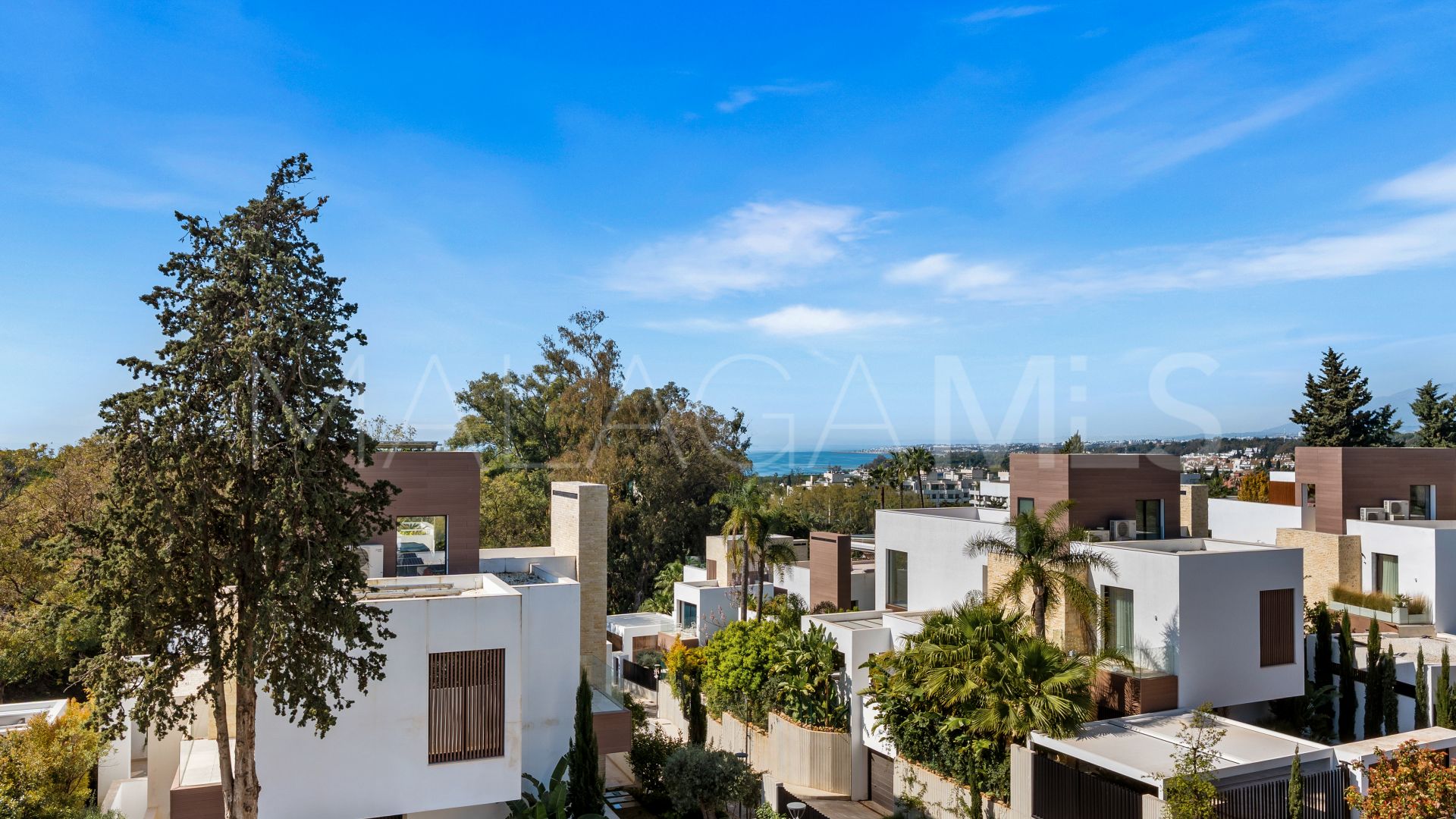 Buy villa with 4 bedrooms in Golden Mile