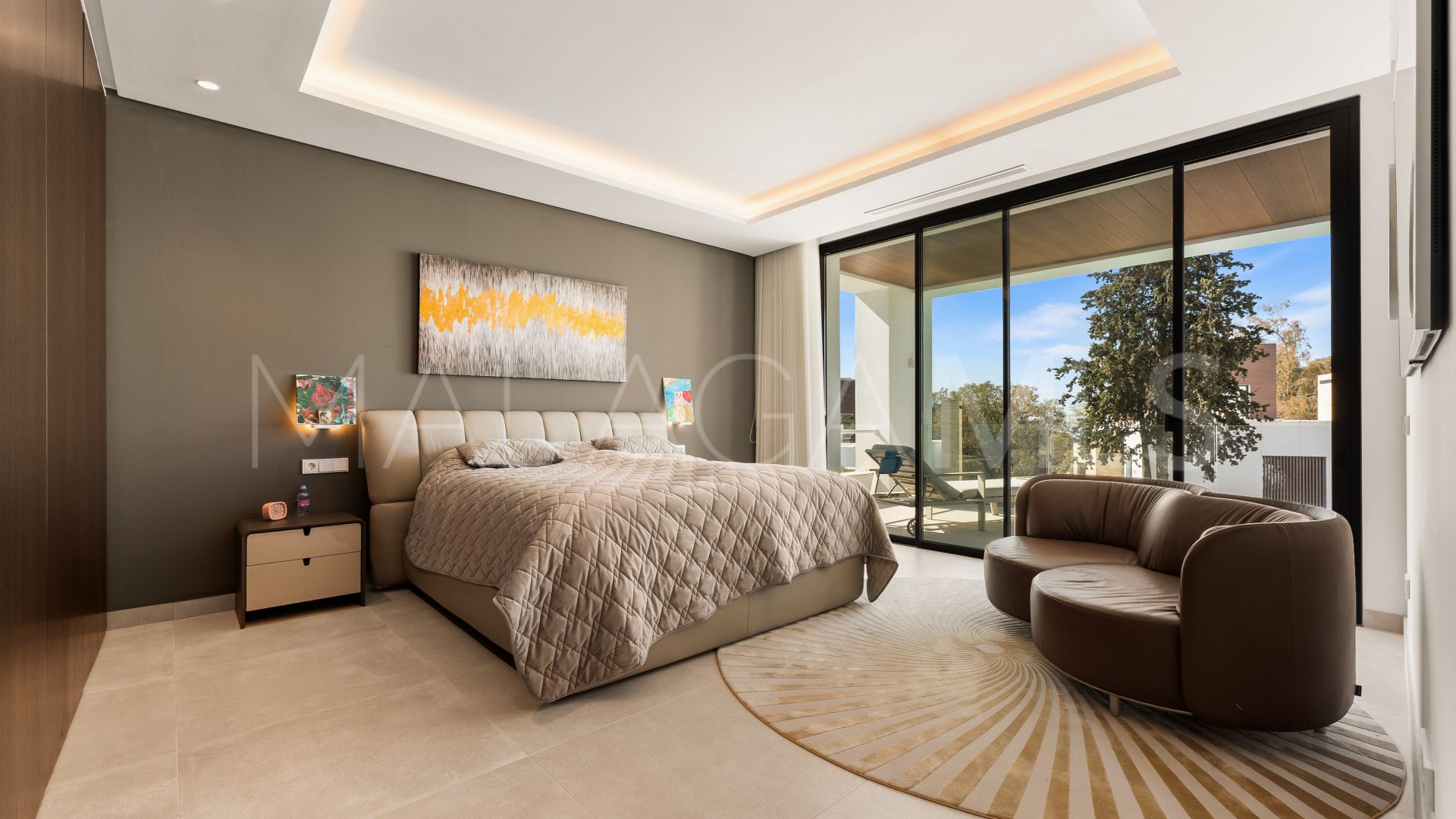 Buy villa with 4 bedrooms in Golden Mile