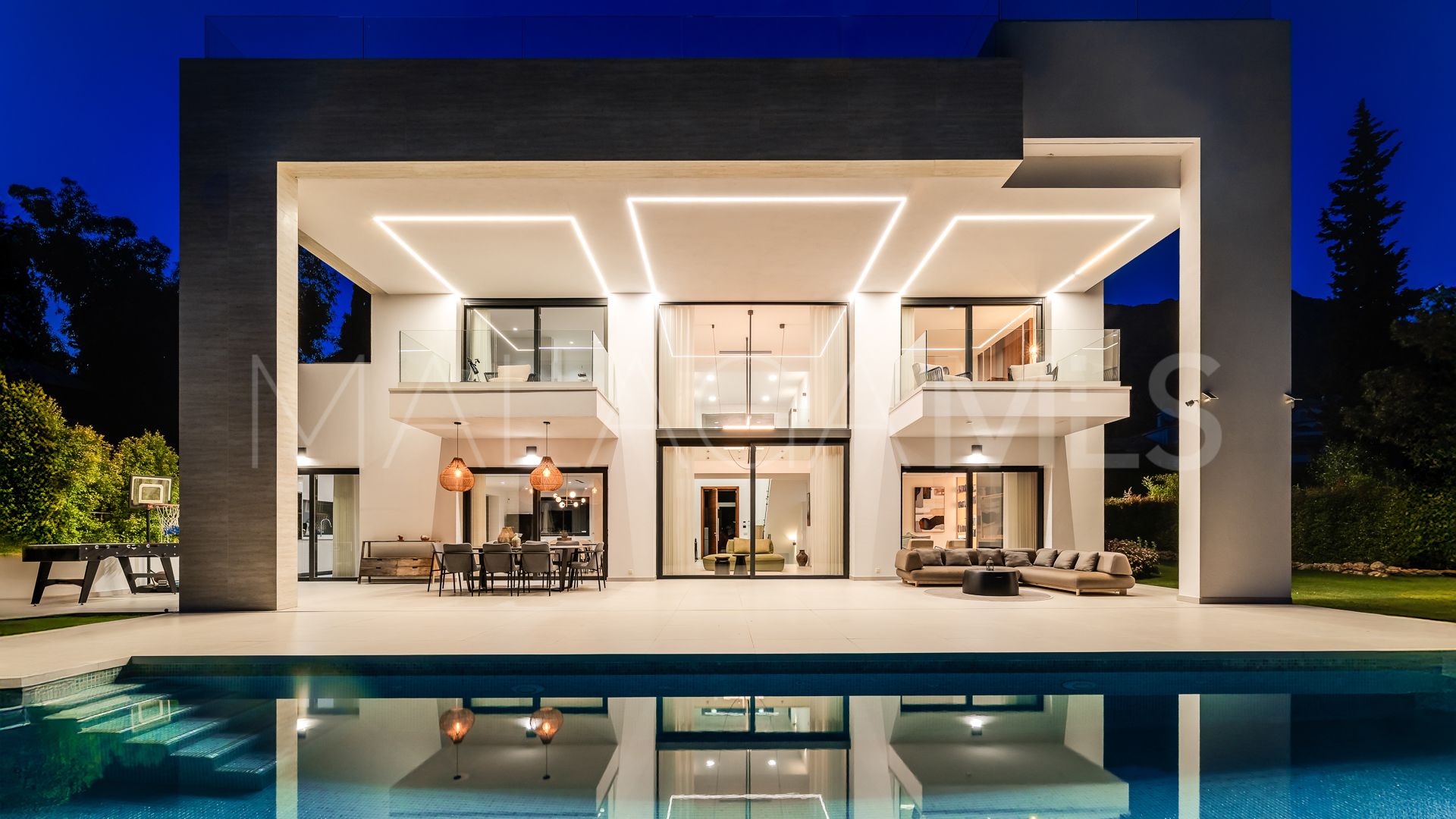 Villa for sale in Cascada de Camojan