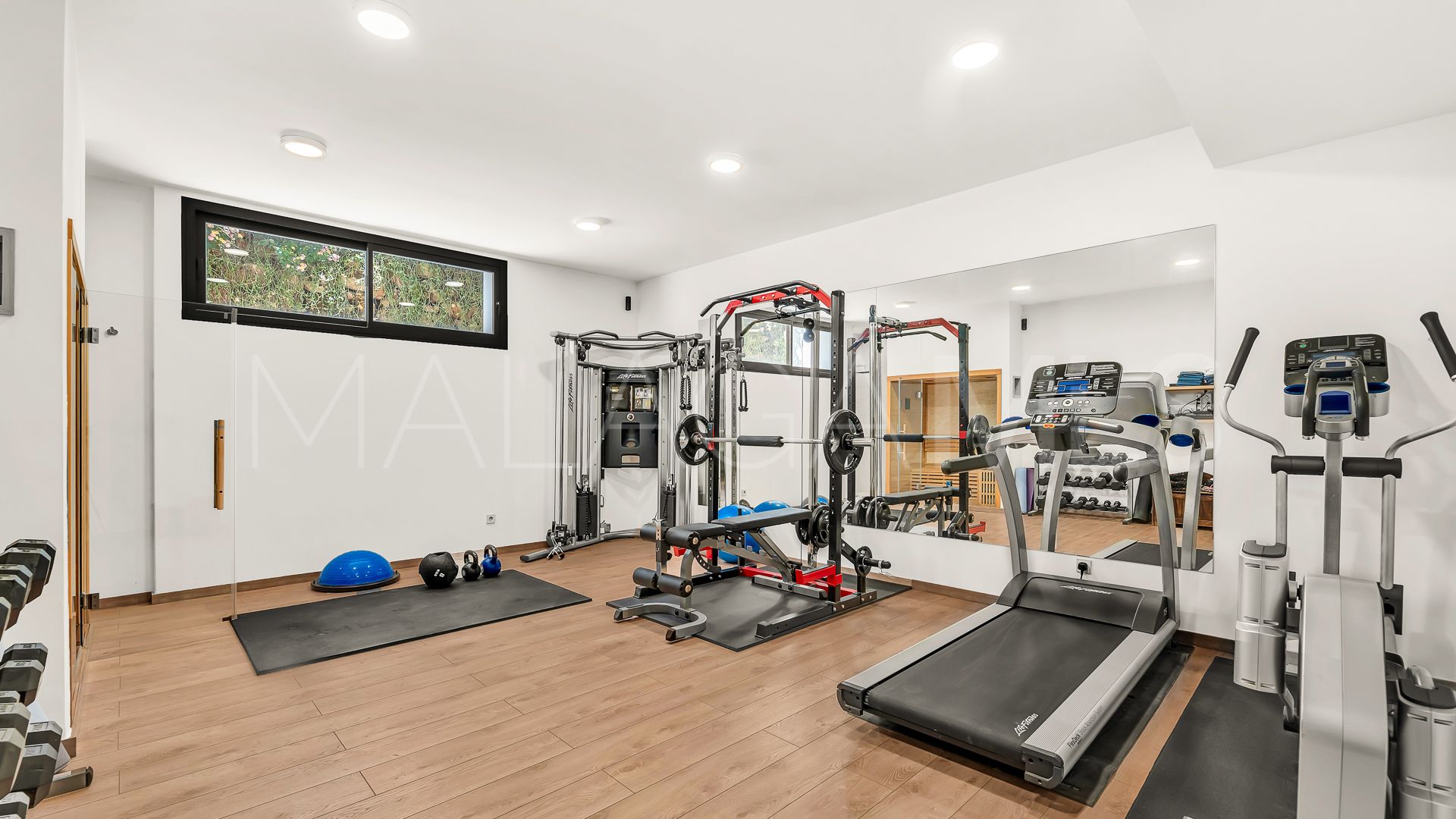 Villa for sale in Cascada de Camojan