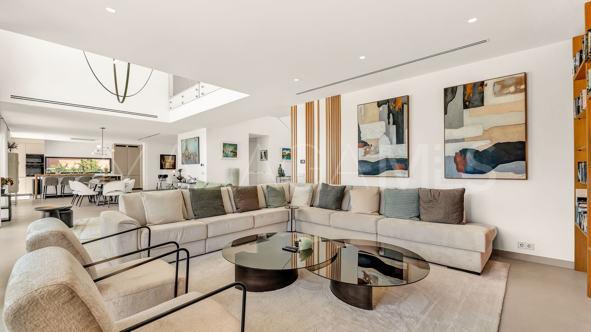 Villa for sale in Cascada de Camojan