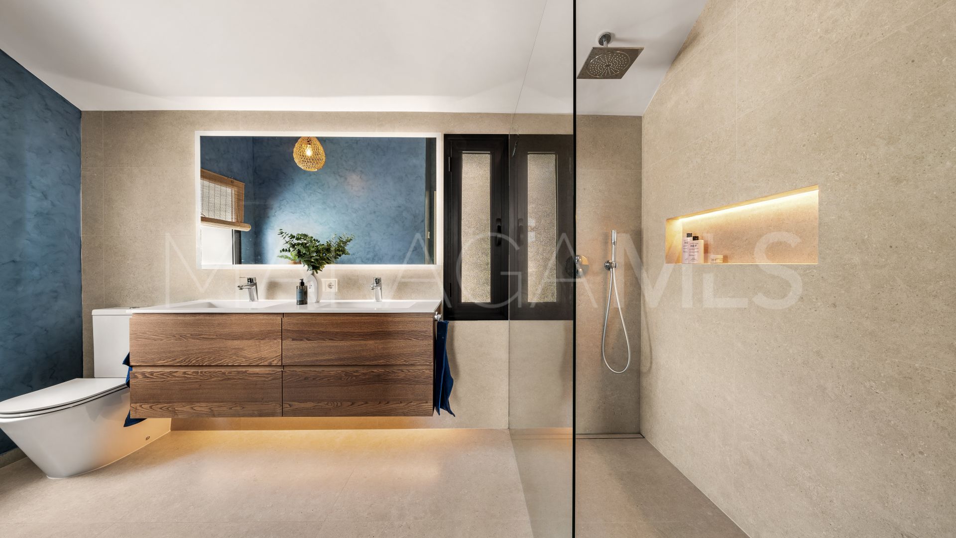 Villa for sale in Nueva Andalucia