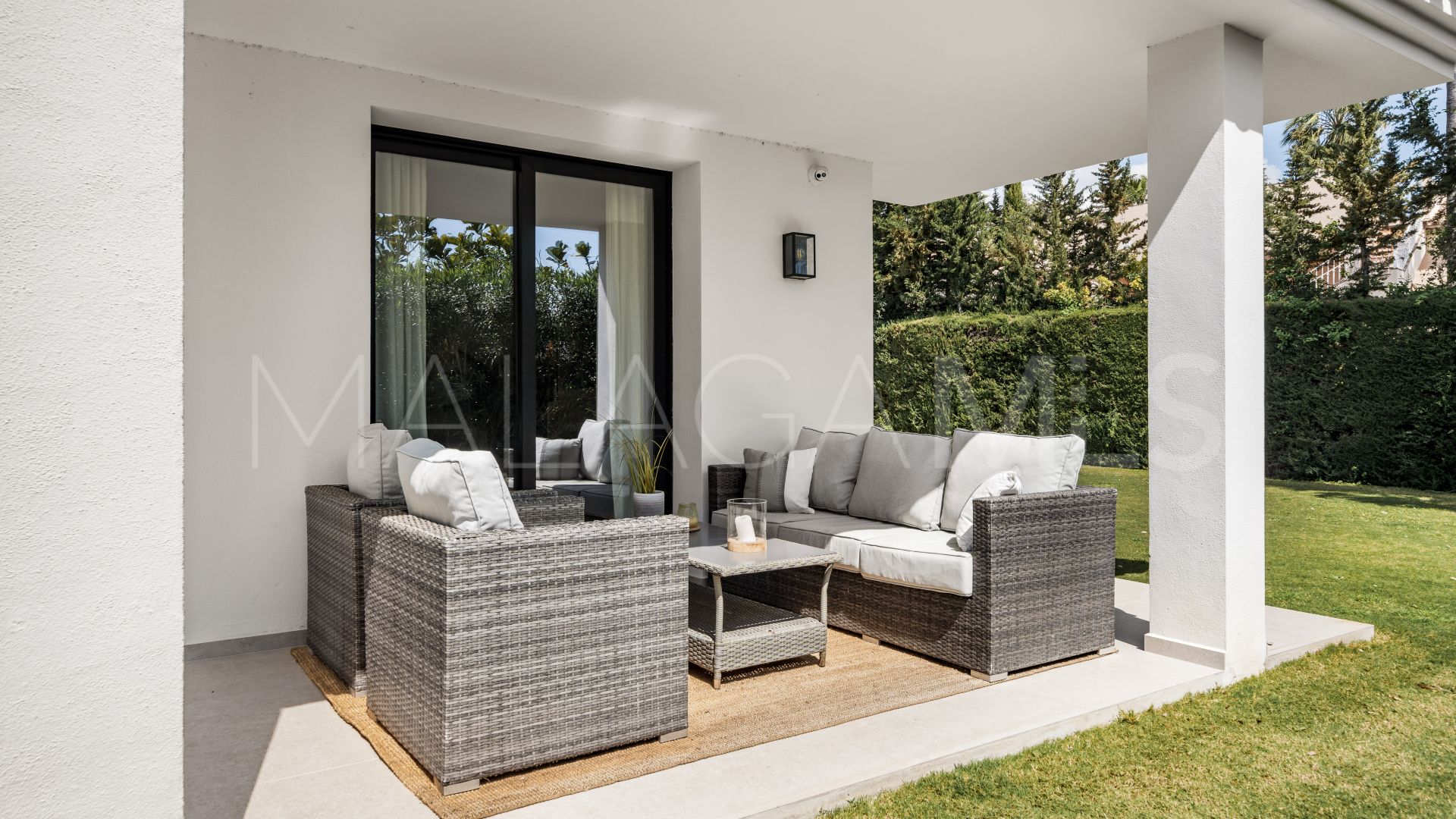 Villa for sale in Nueva Andalucia