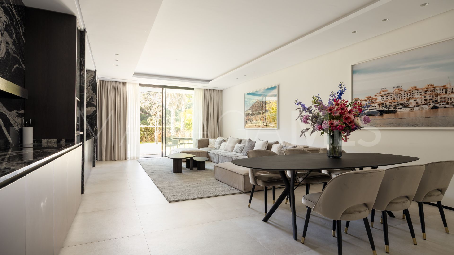 For sale El Madroñal villa with 7 bedrooms