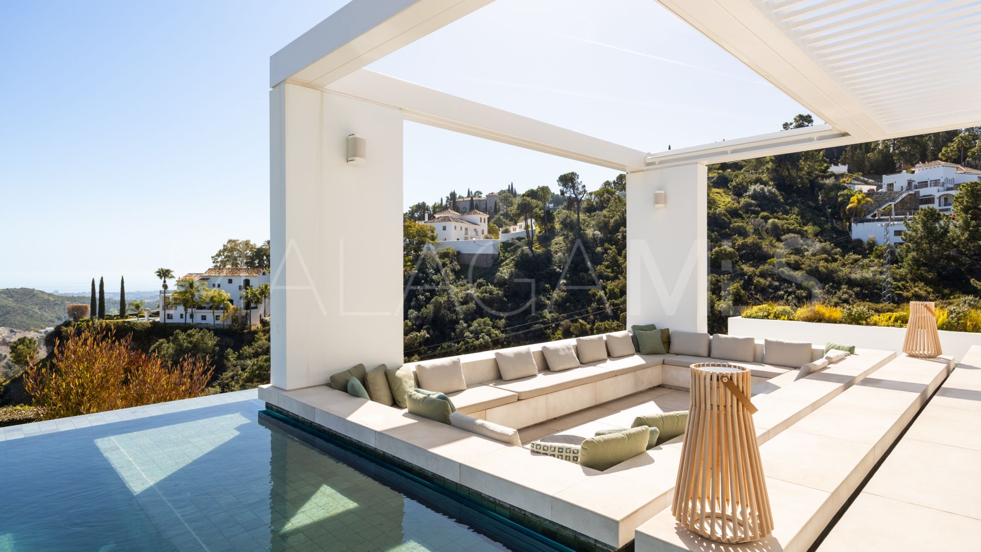 For sale El Madroñal villa with 7 bedrooms