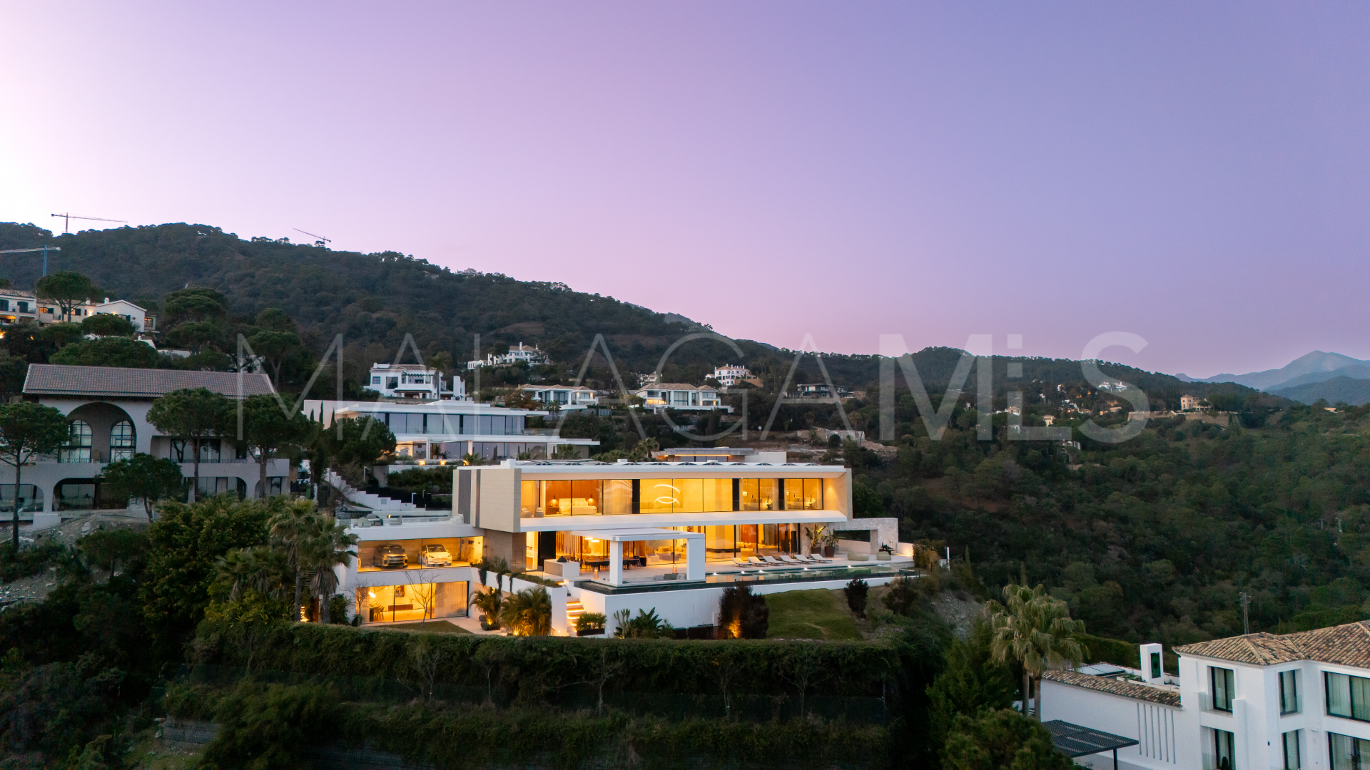 For sale El Madroñal villa with 7 bedrooms