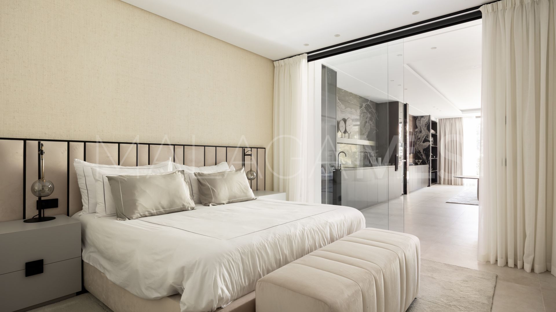 For sale El Madroñal villa with 7 bedrooms