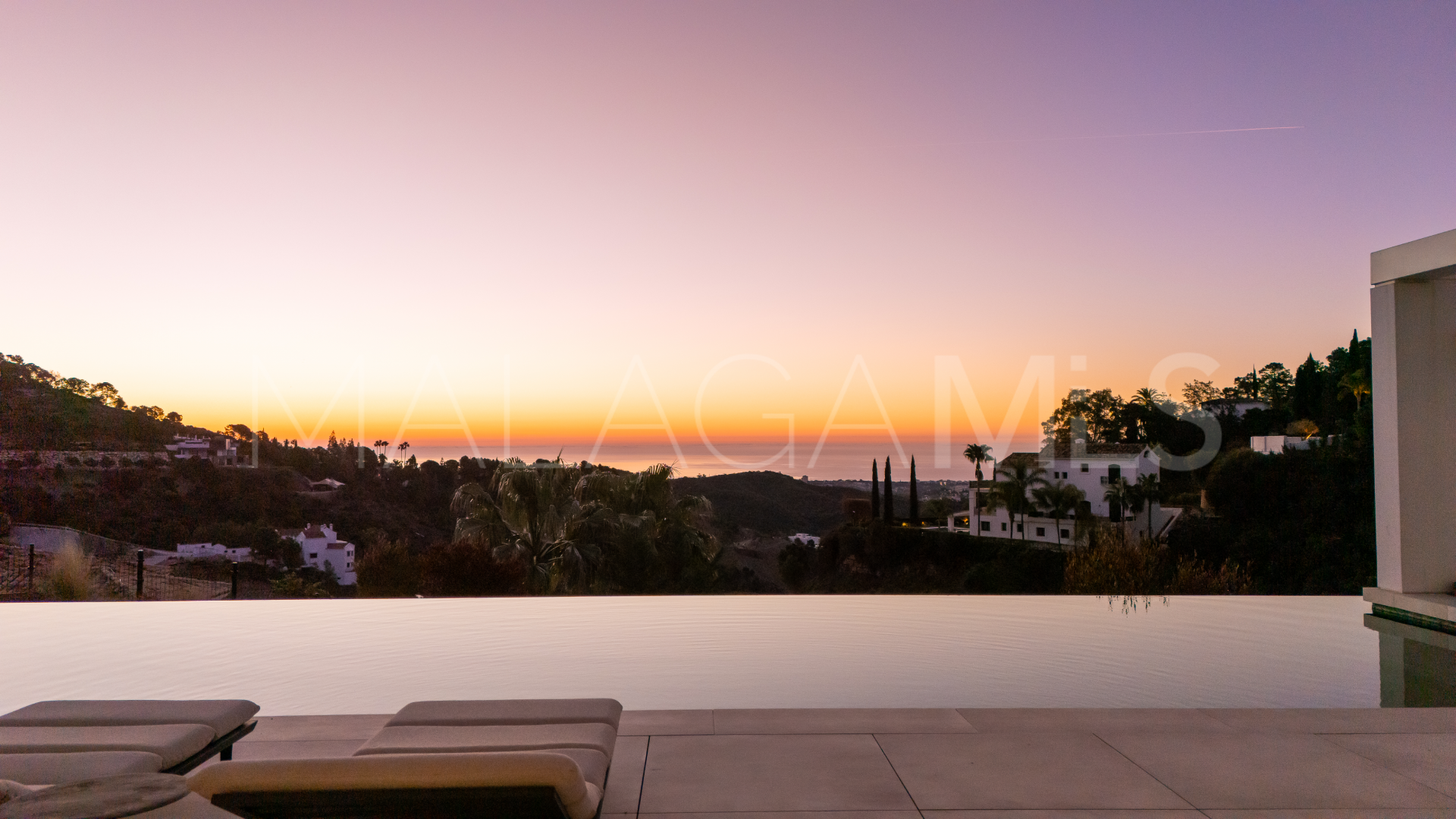 For sale El Madroñal villa with 7 bedrooms