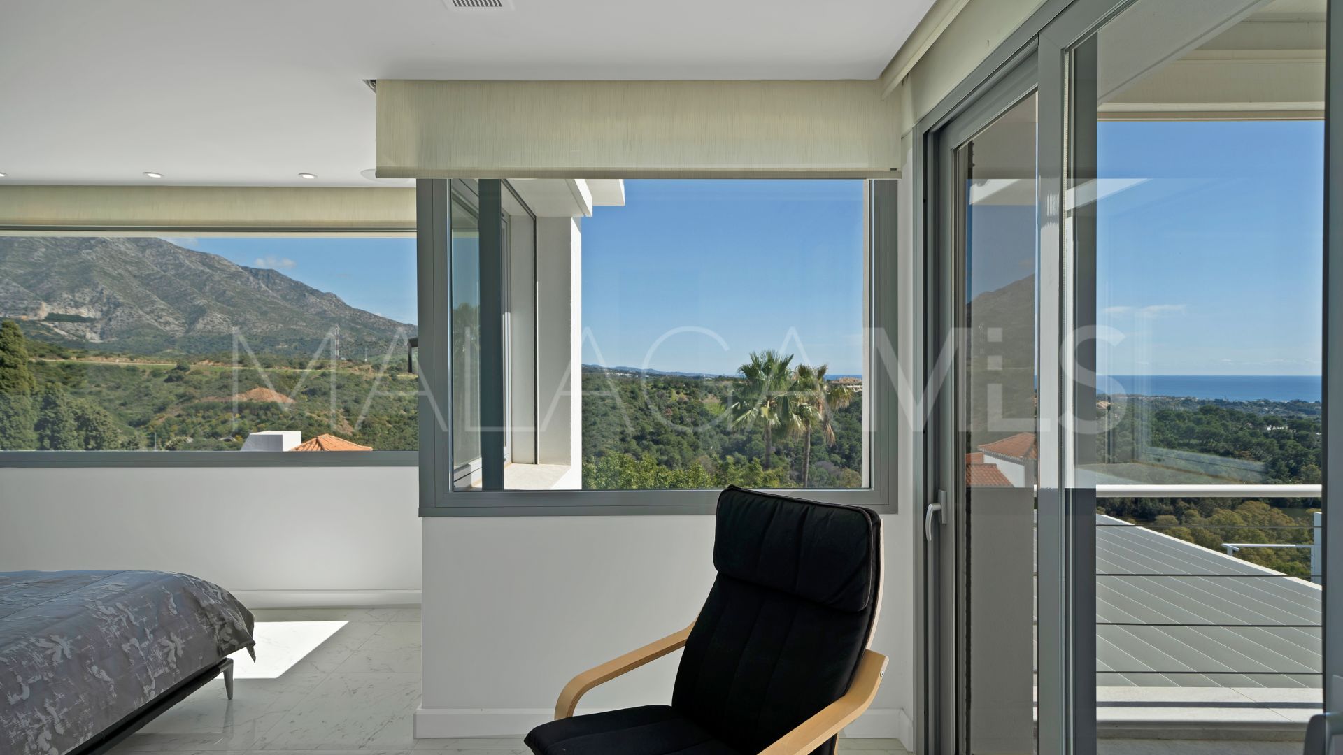 Villa for sale in Las Lomas de Nueva Andalucia