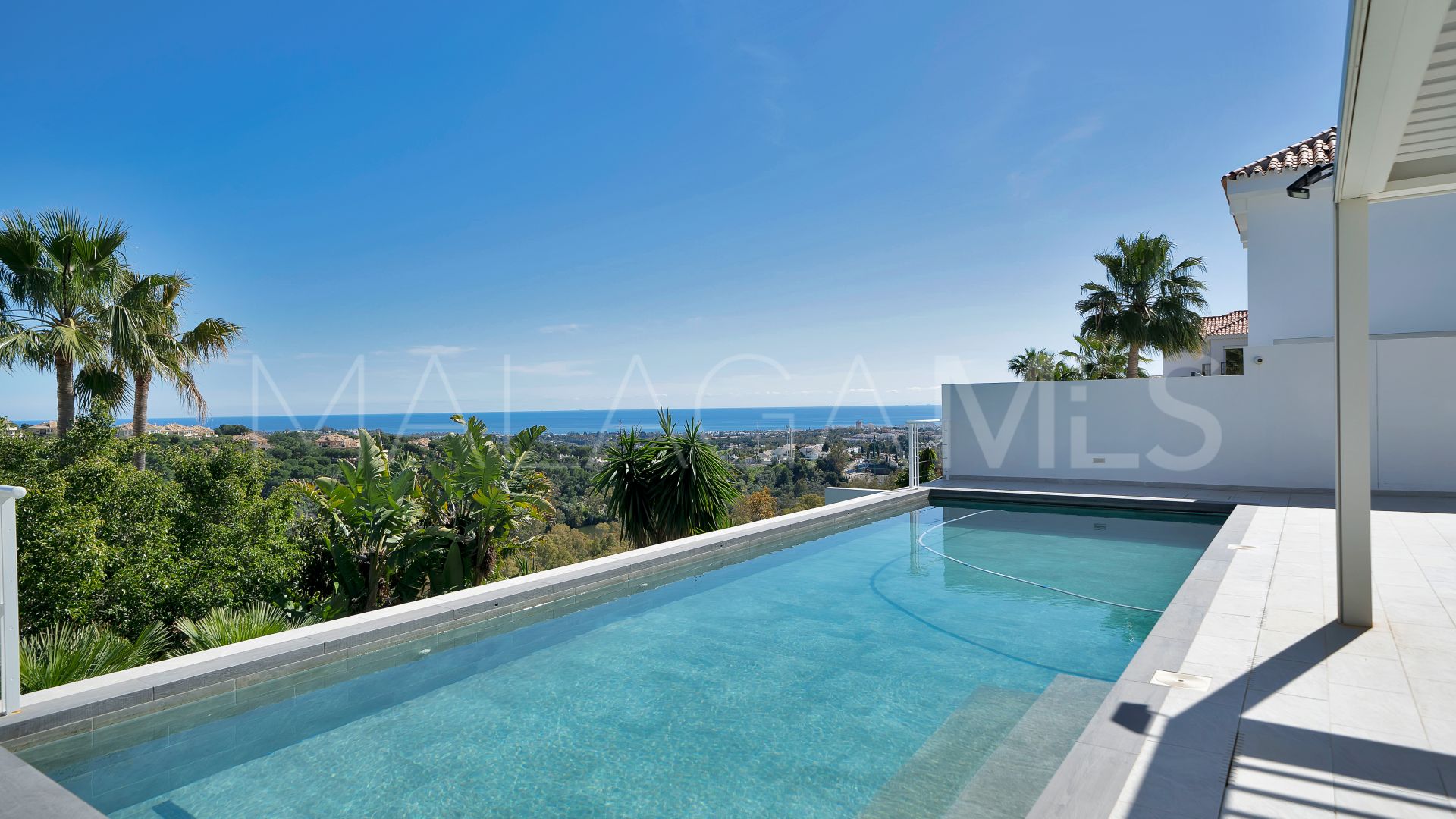 Villa for sale in Las Lomas de Nueva Andalucia