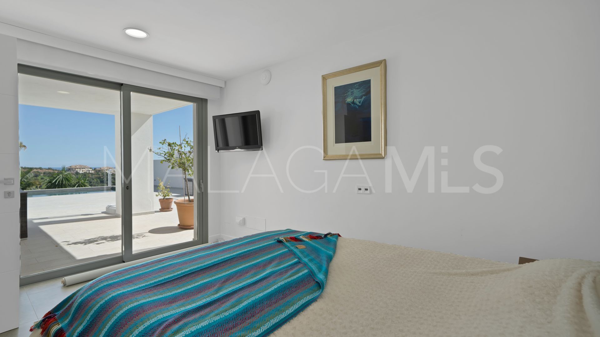 Villa for sale in Las Lomas de Nueva Andalucia