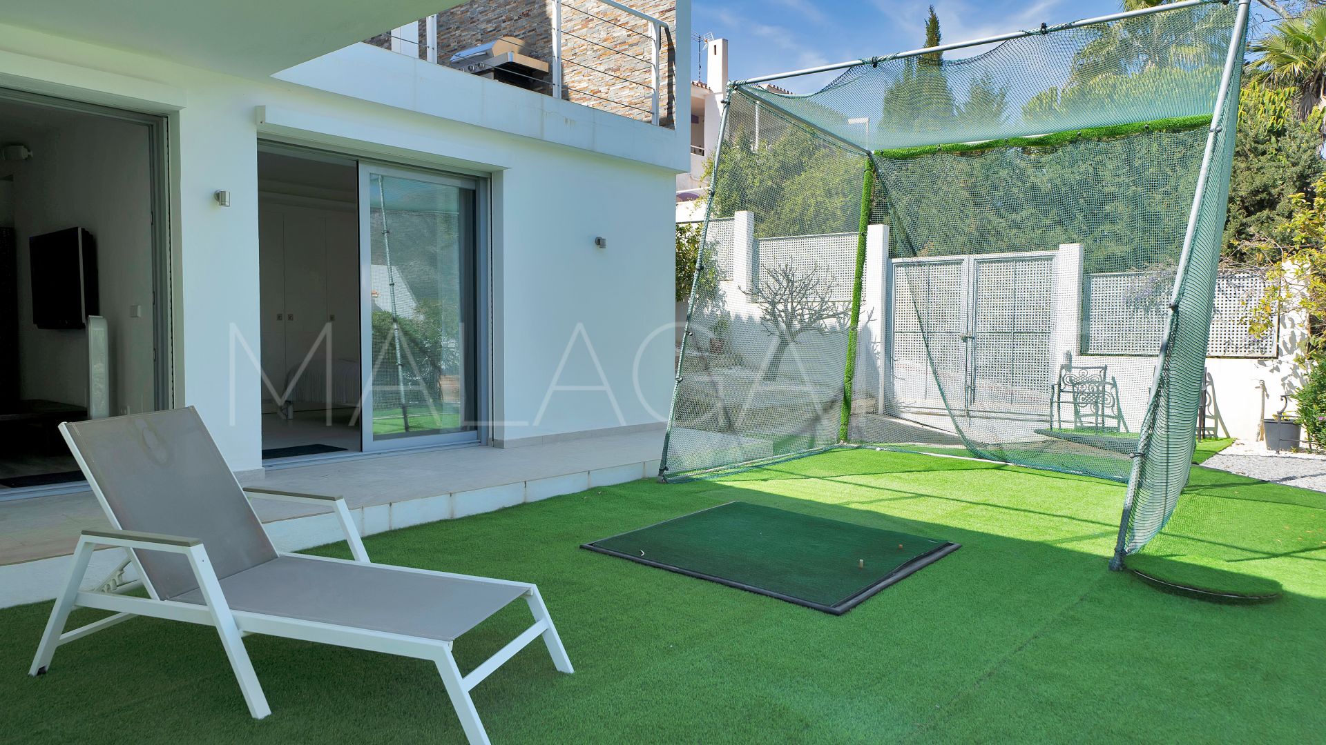 Villa for sale in Las Lomas de Nueva Andalucia