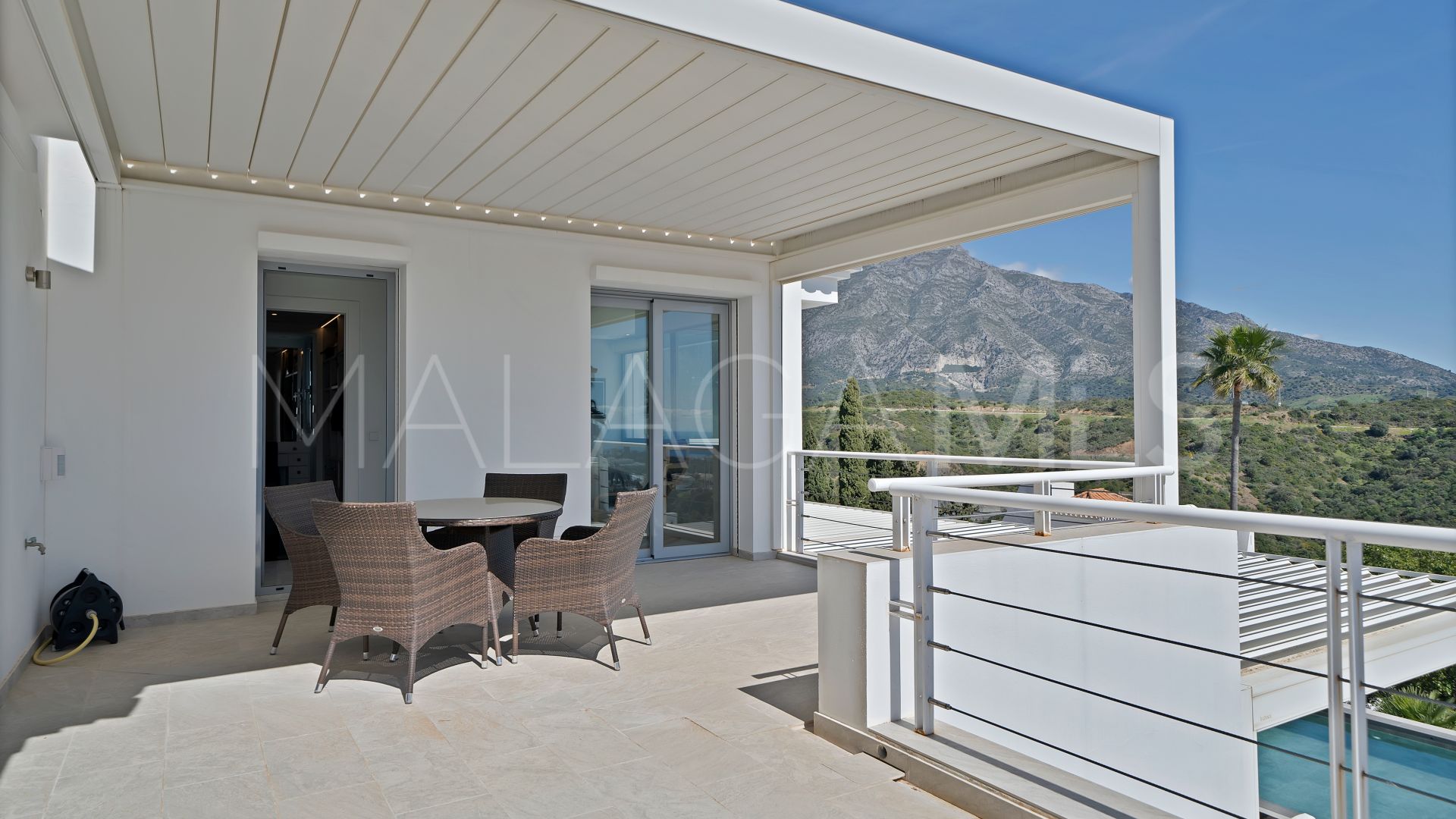 Villa for sale in Las Lomas de Nueva Andalucia