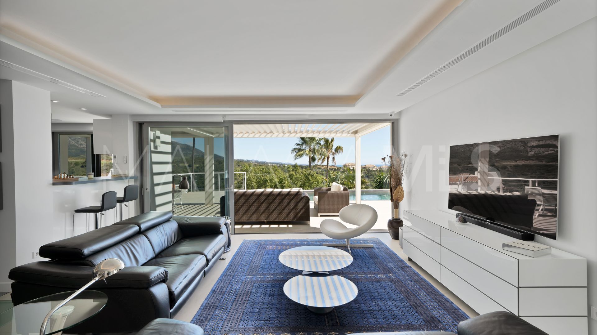 Villa for sale in Las Lomas de Nueva Andalucia