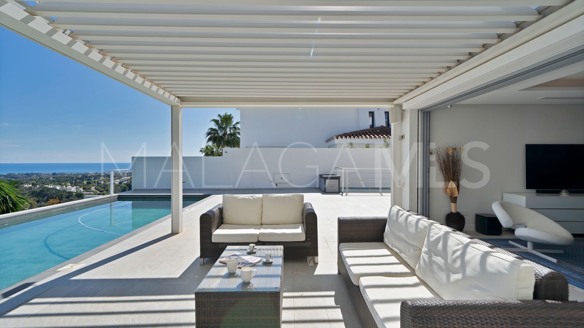 Villa for sale in Las Lomas de Nueva Andalucia