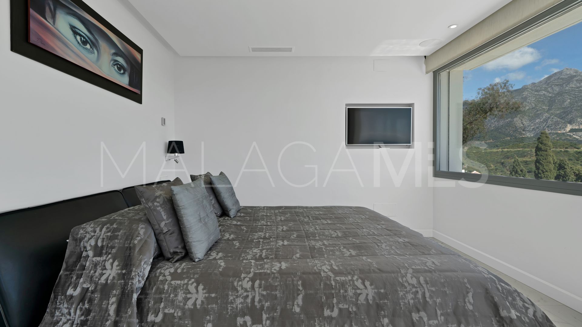 Villa for sale in Las Lomas de Nueva Andalucia