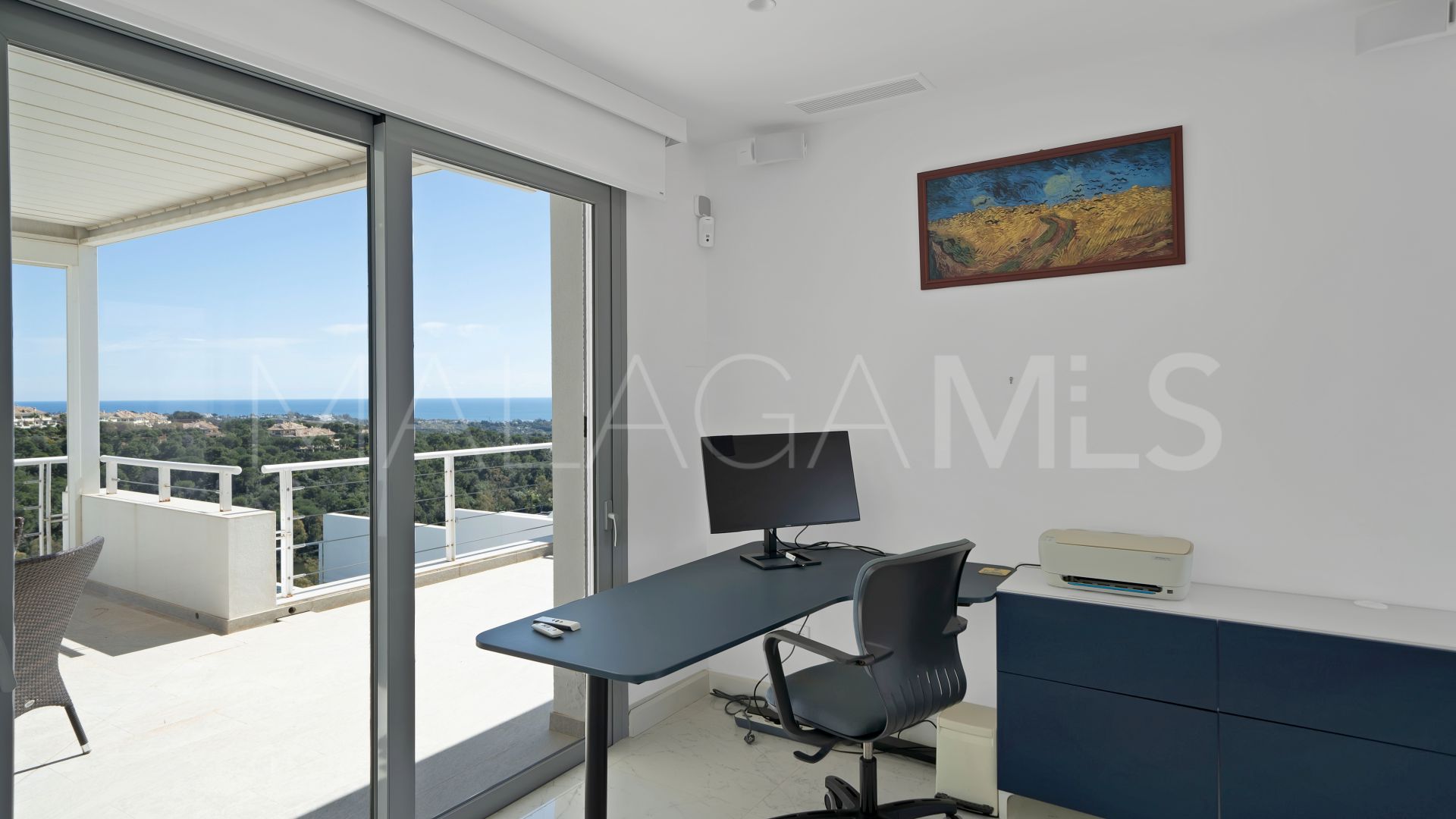 Villa for sale in Las Lomas de Nueva Andalucia