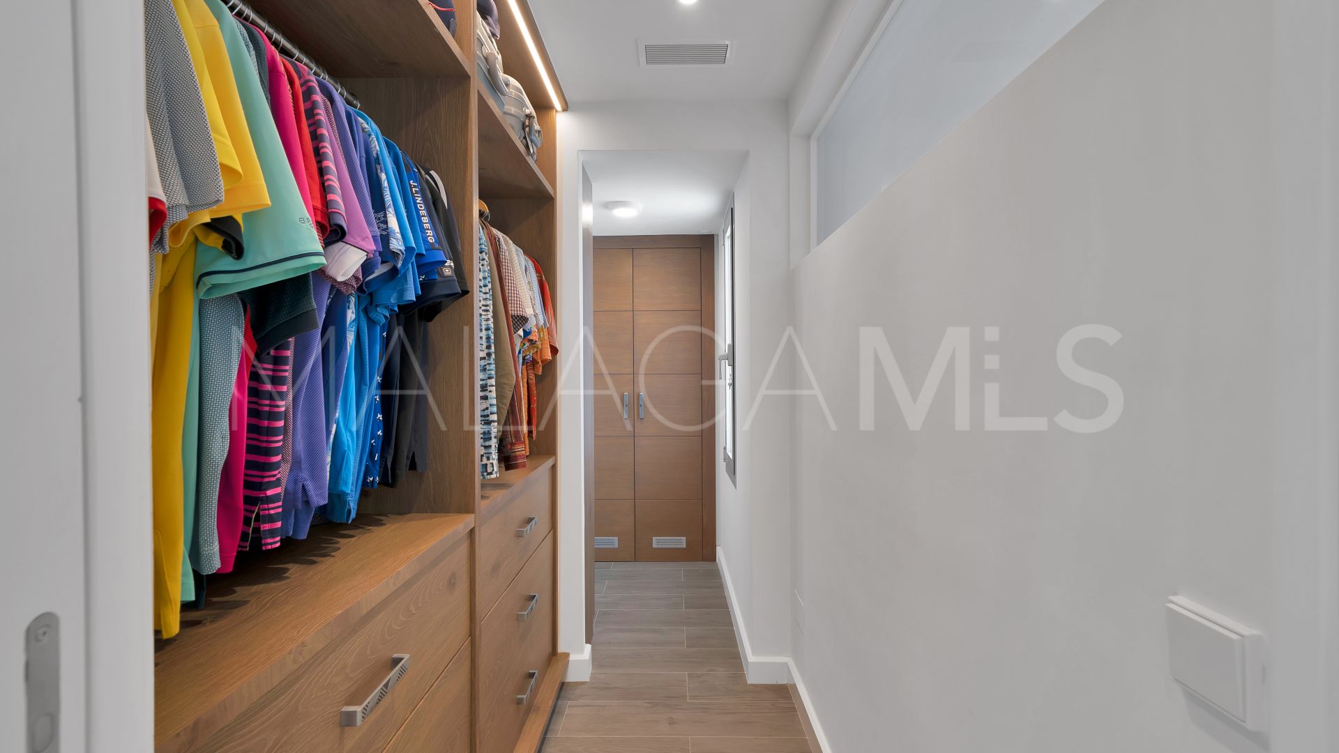 Villa for sale in Las Lomas de Nueva Andalucia