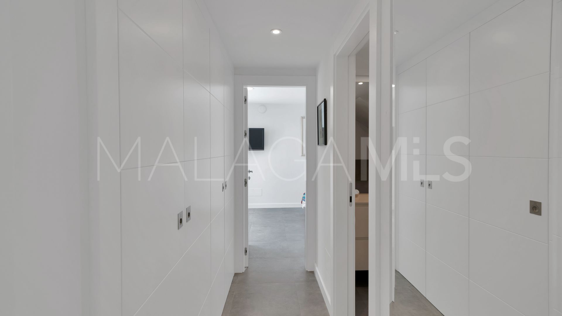 Villa for sale in Las Lomas de Nueva Andalucia