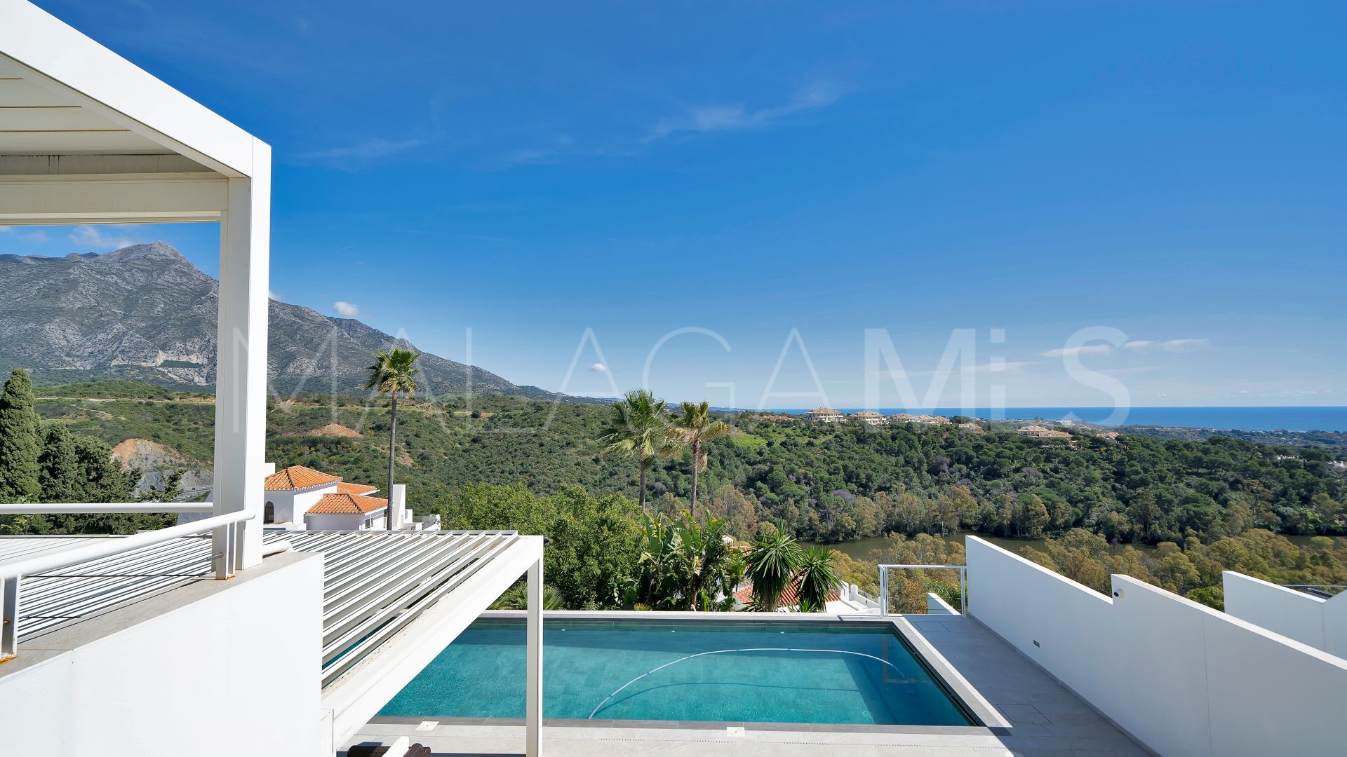 Villa for sale in Las Lomas de Nueva Andalucia