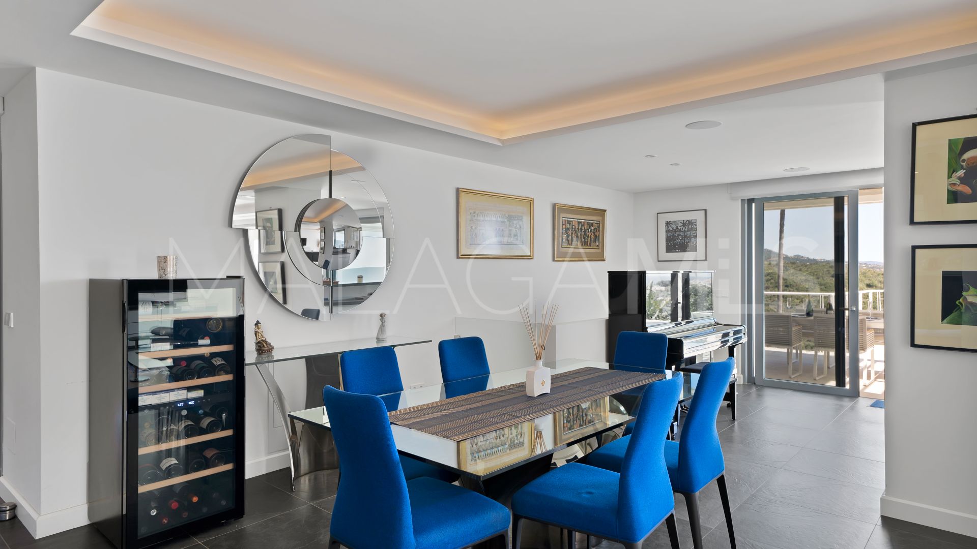 Villa for sale in Las Lomas de Nueva Andalucia