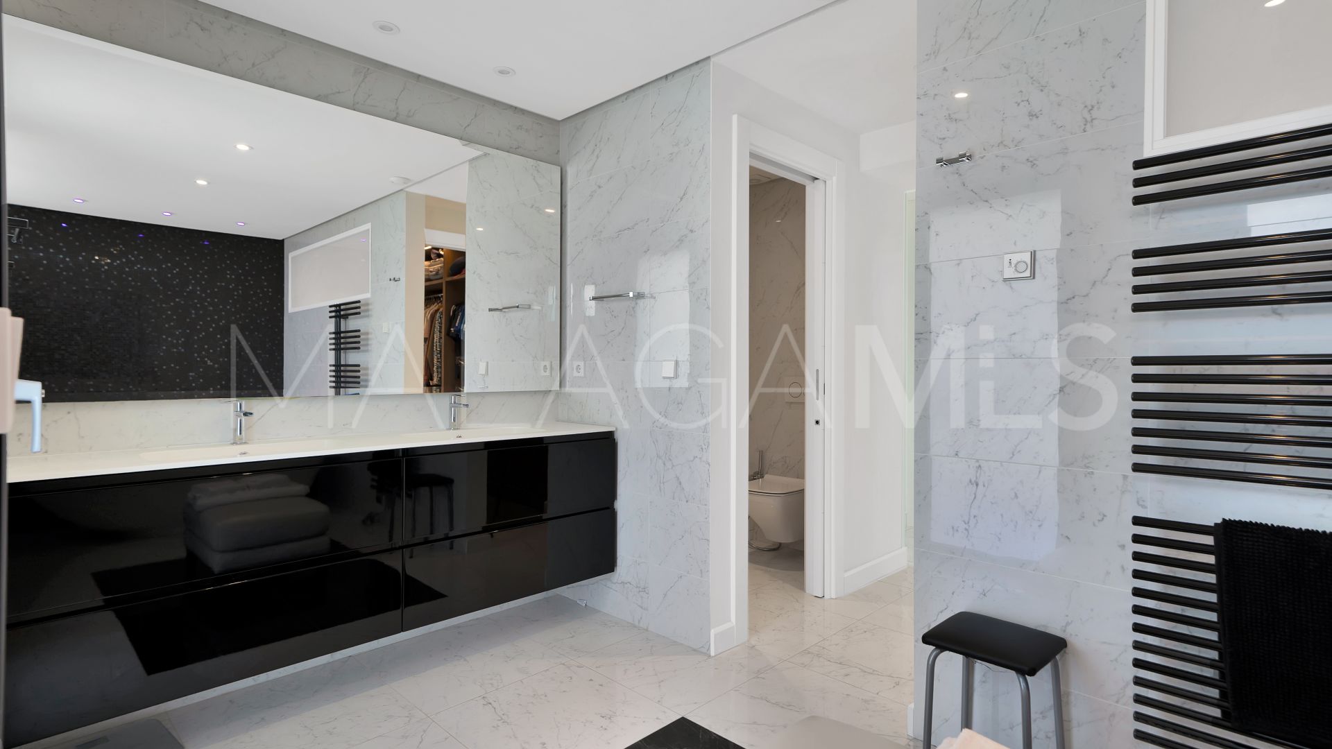 Villa for sale in Las Lomas de Nueva Andalucia