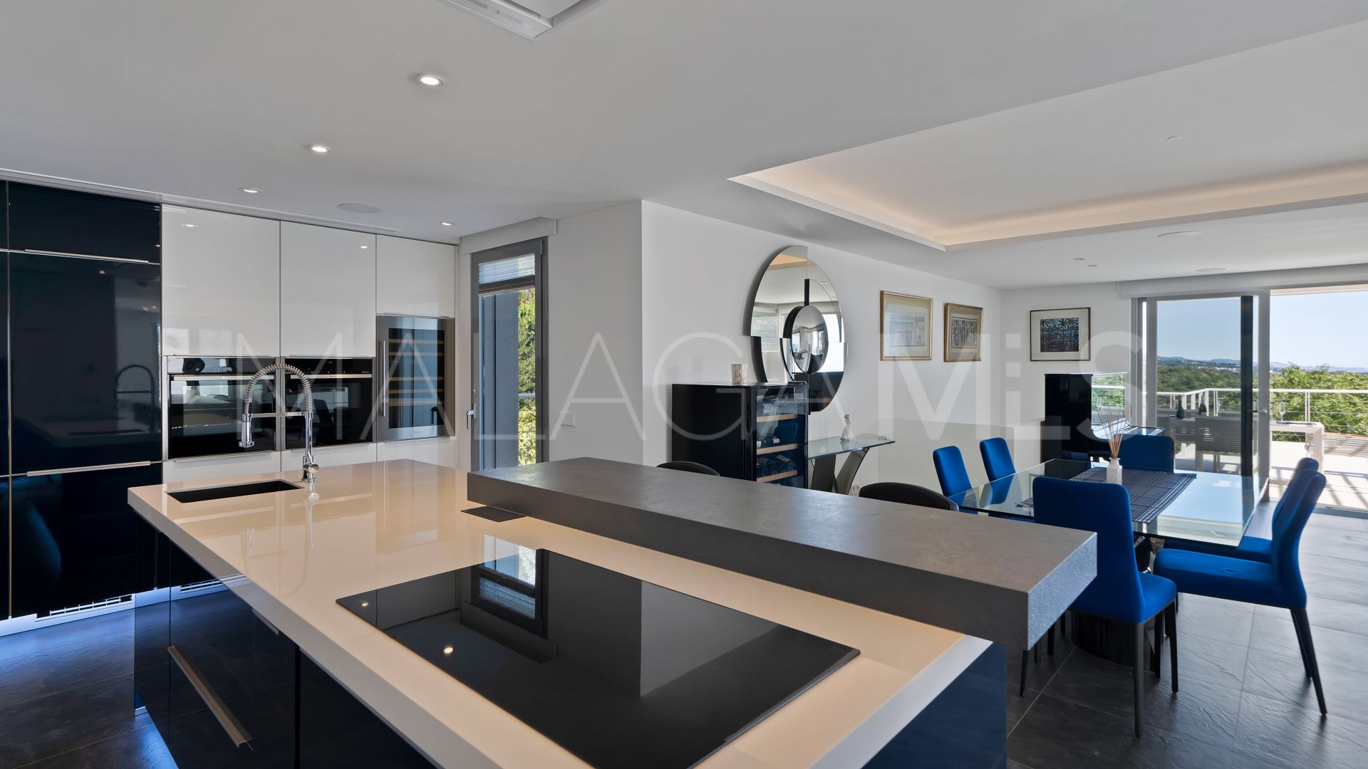 Villa for sale in Las Lomas de Nueva Andalucia