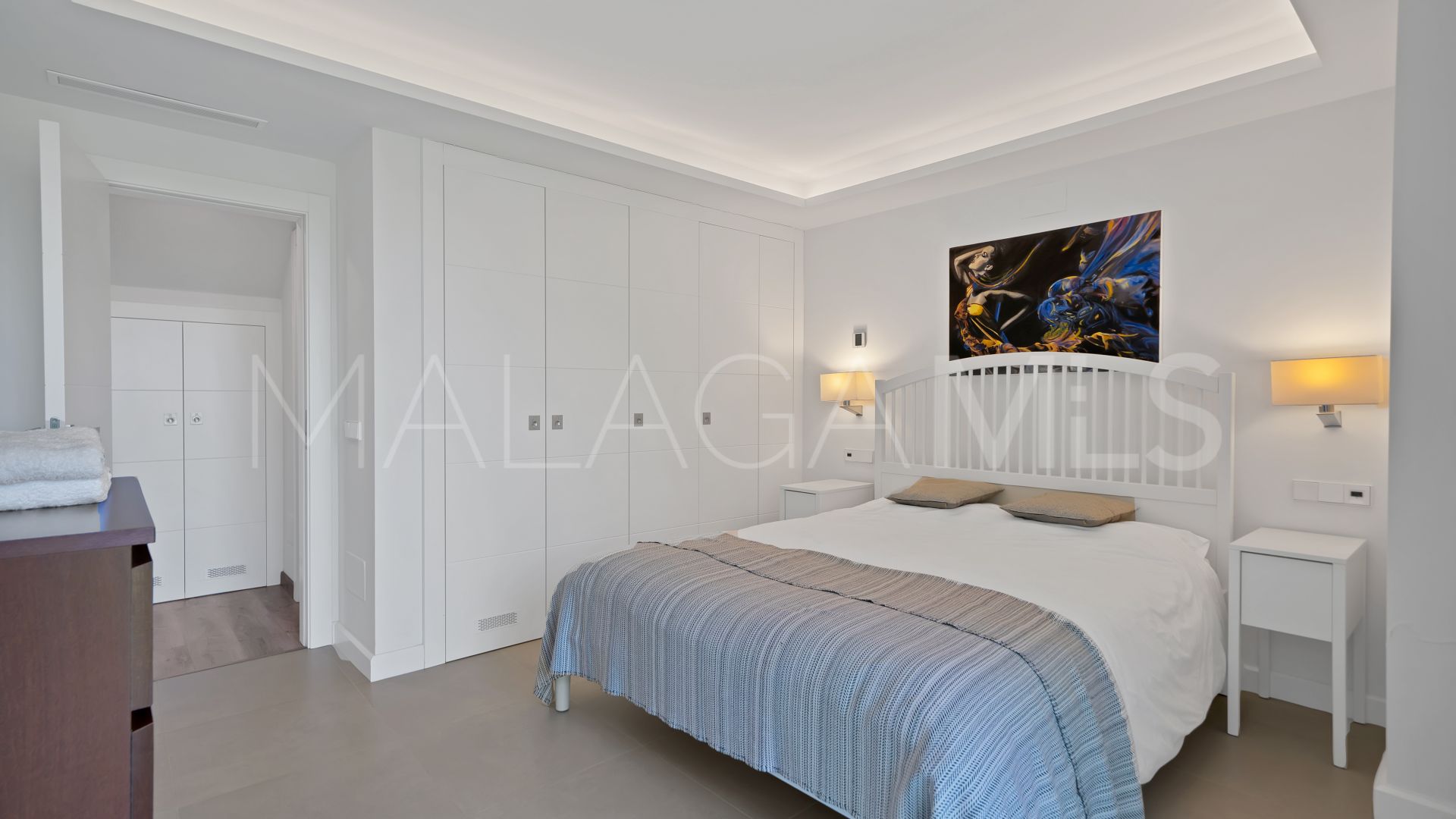 Villa for sale in Las Lomas de Nueva Andalucia