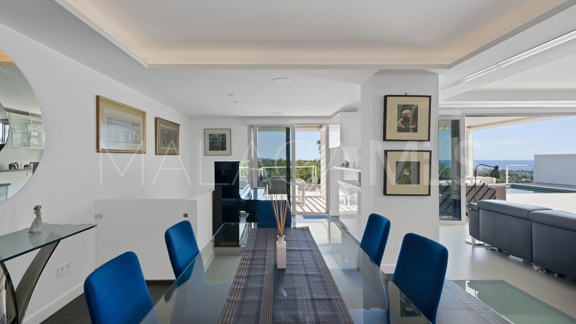 Villa for sale in Las Lomas de Nueva Andalucia