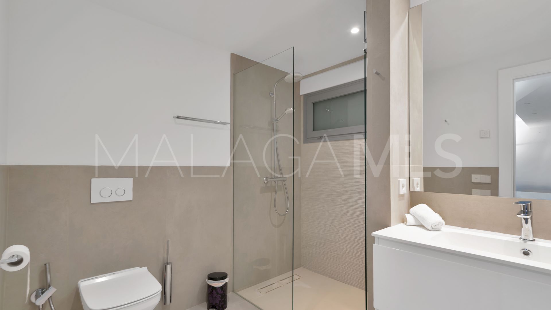 Villa for sale in Las Lomas de Nueva Andalucia