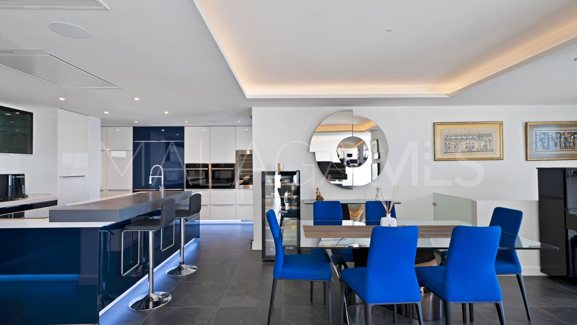 Villa for sale in Las Lomas de Nueva Andalucia