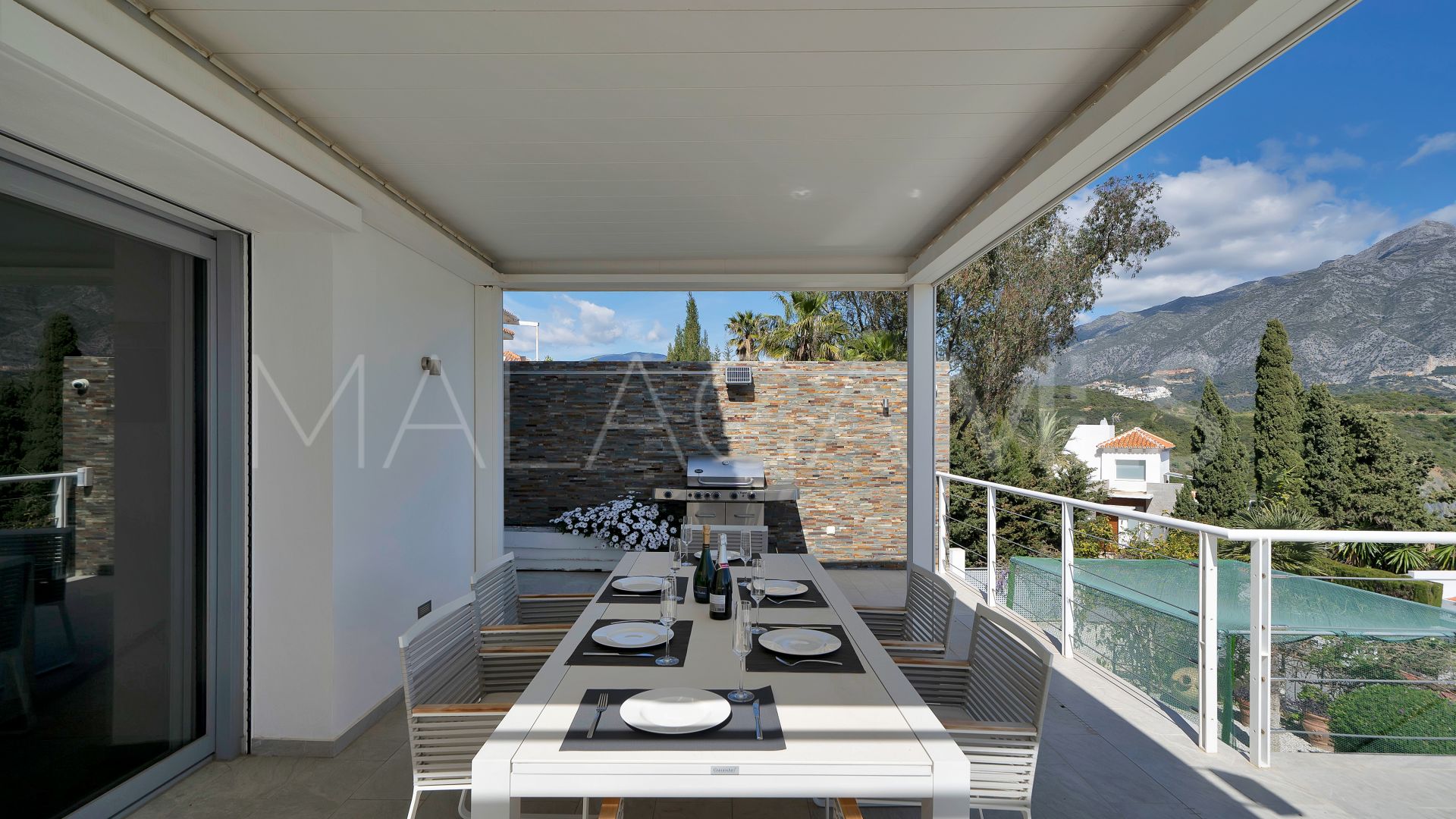 Villa for sale in Las Lomas de Nueva Andalucia