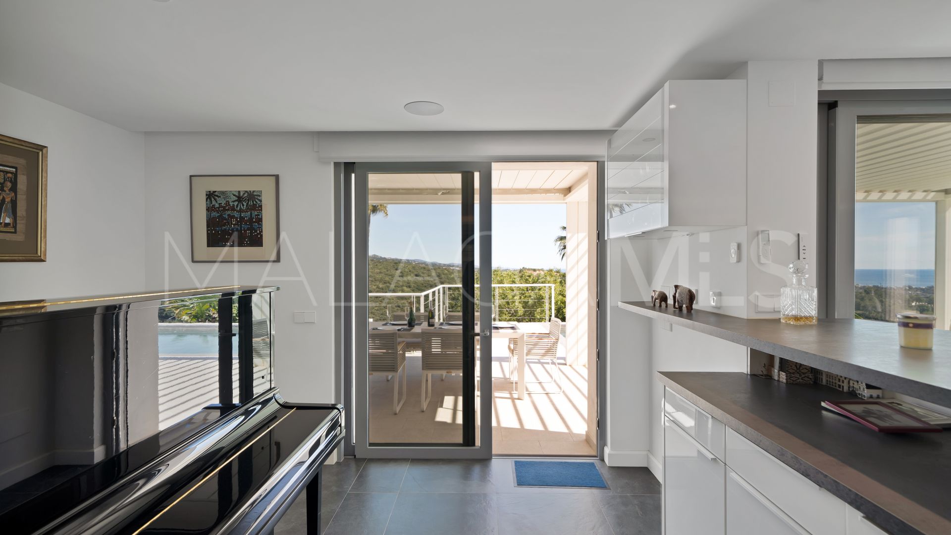 Villa for sale in Las Lomas de Nueva Andalucia