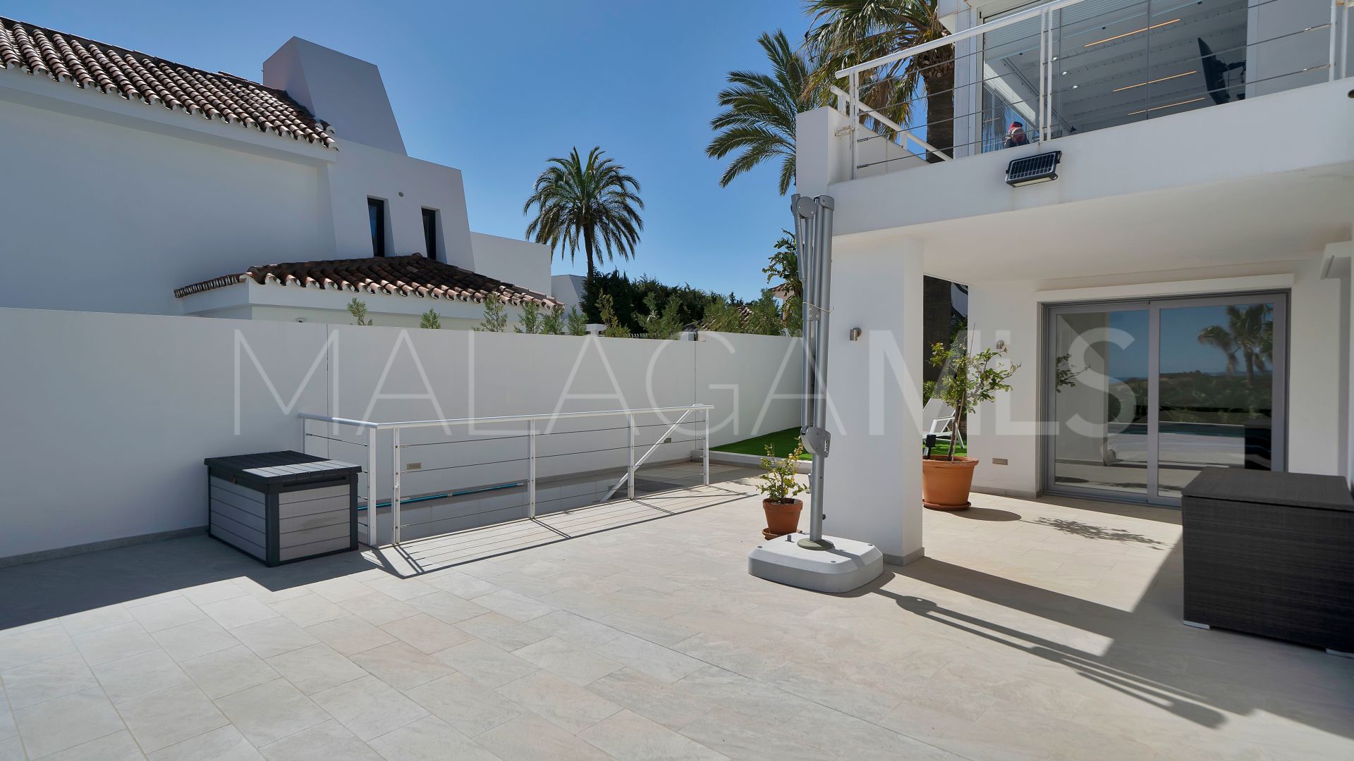 Villa for sale in Las Lomas de Nueva Andalucia