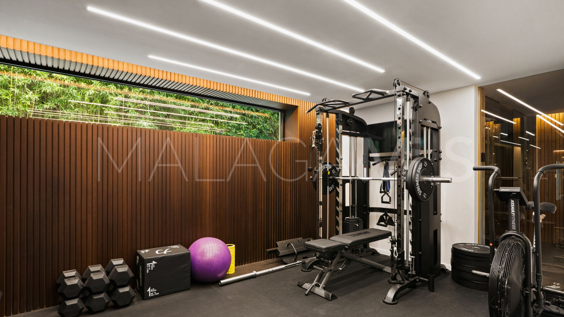 For sale villa in Nueva Andalucia